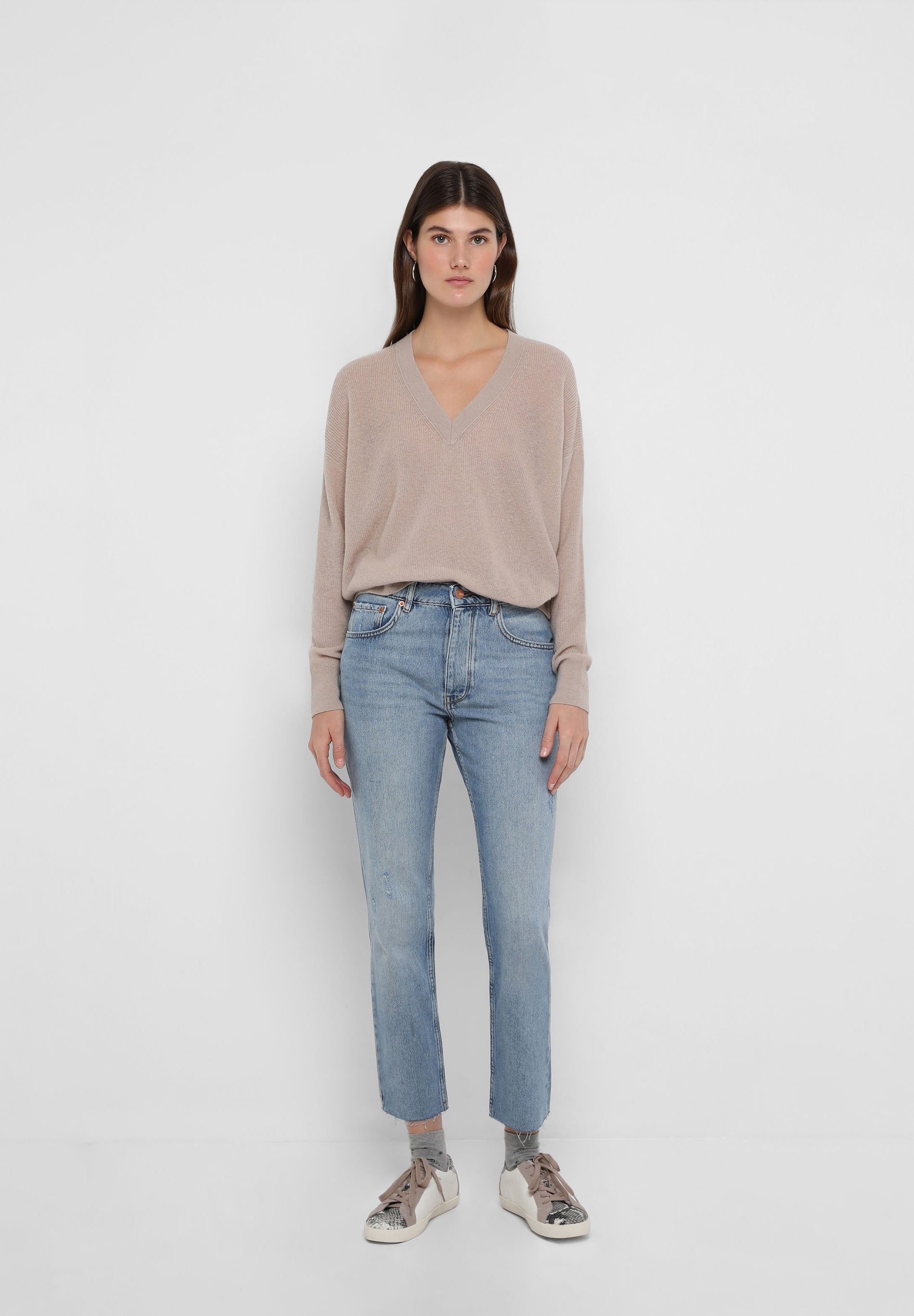 SWEATER MALHA COM DECOTE EM V