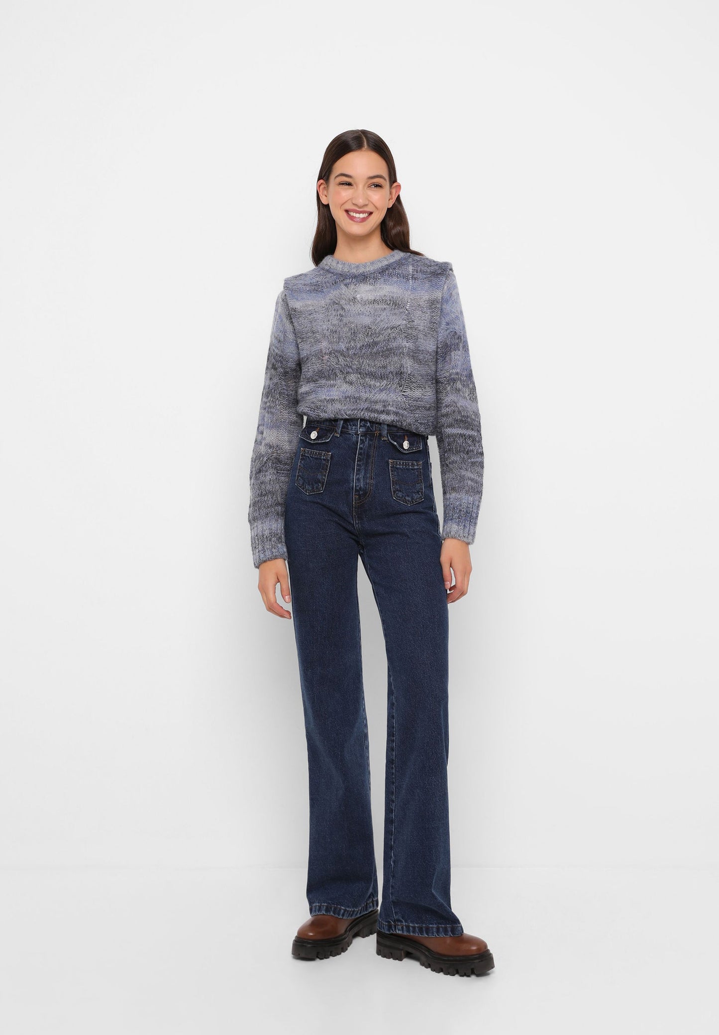 JEANS BOCA DE SINO BOLSOS BOTÃO