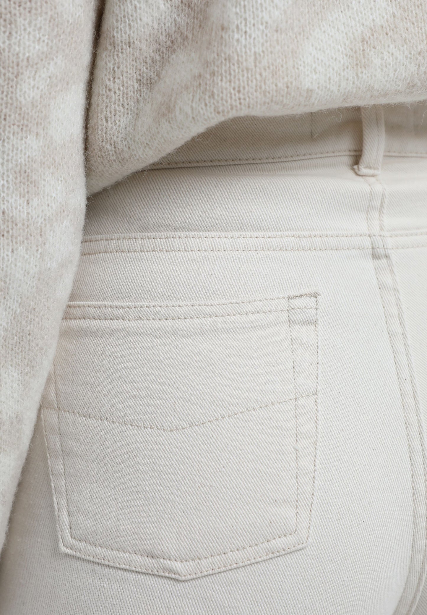 JEANS BOCA DE SINO BOLSOS BOTÃO