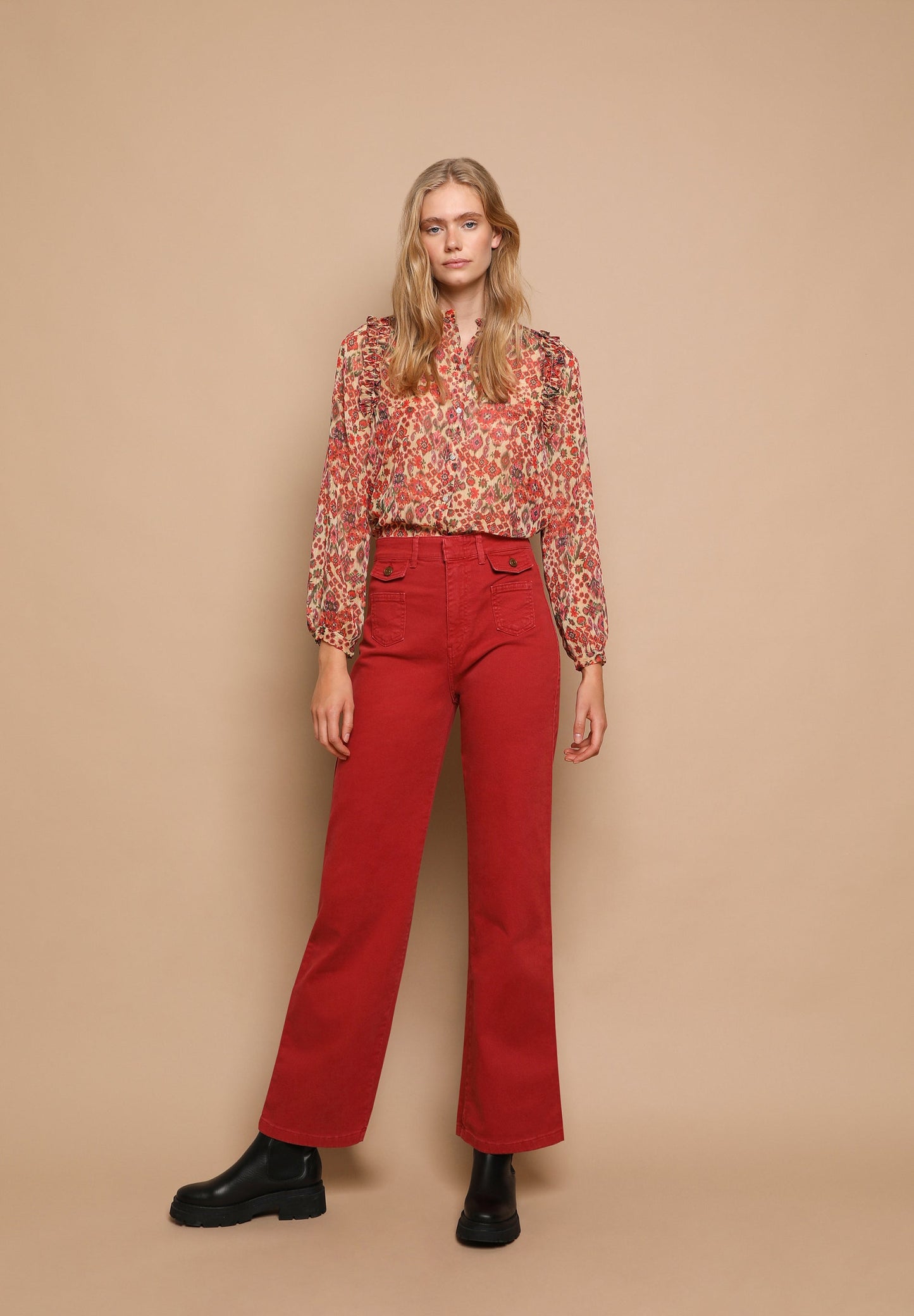 JEANS BOCA DE SINO BOLSOS BOTÃO