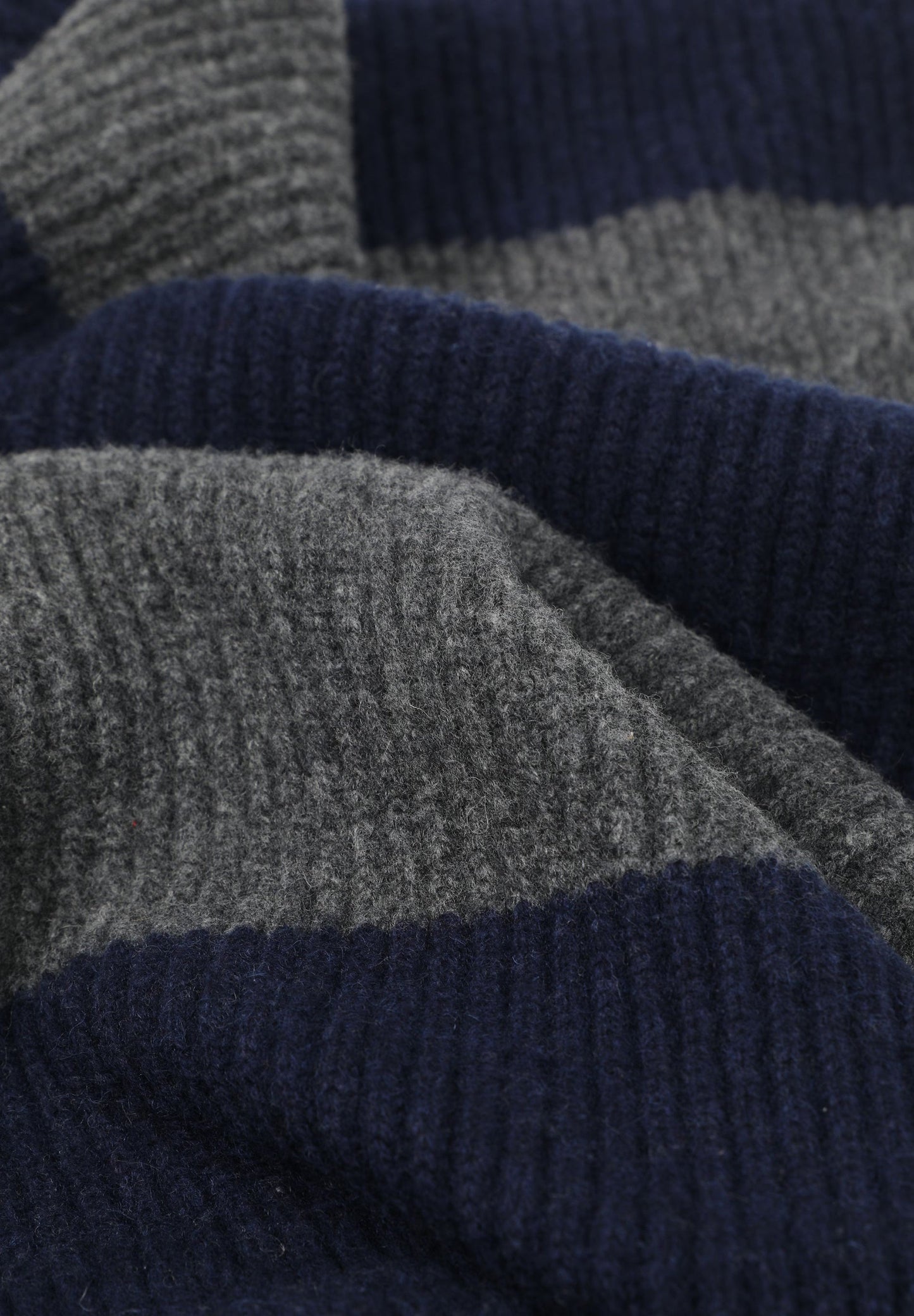 CACHECOL DE MALHA ÀS RISCAS