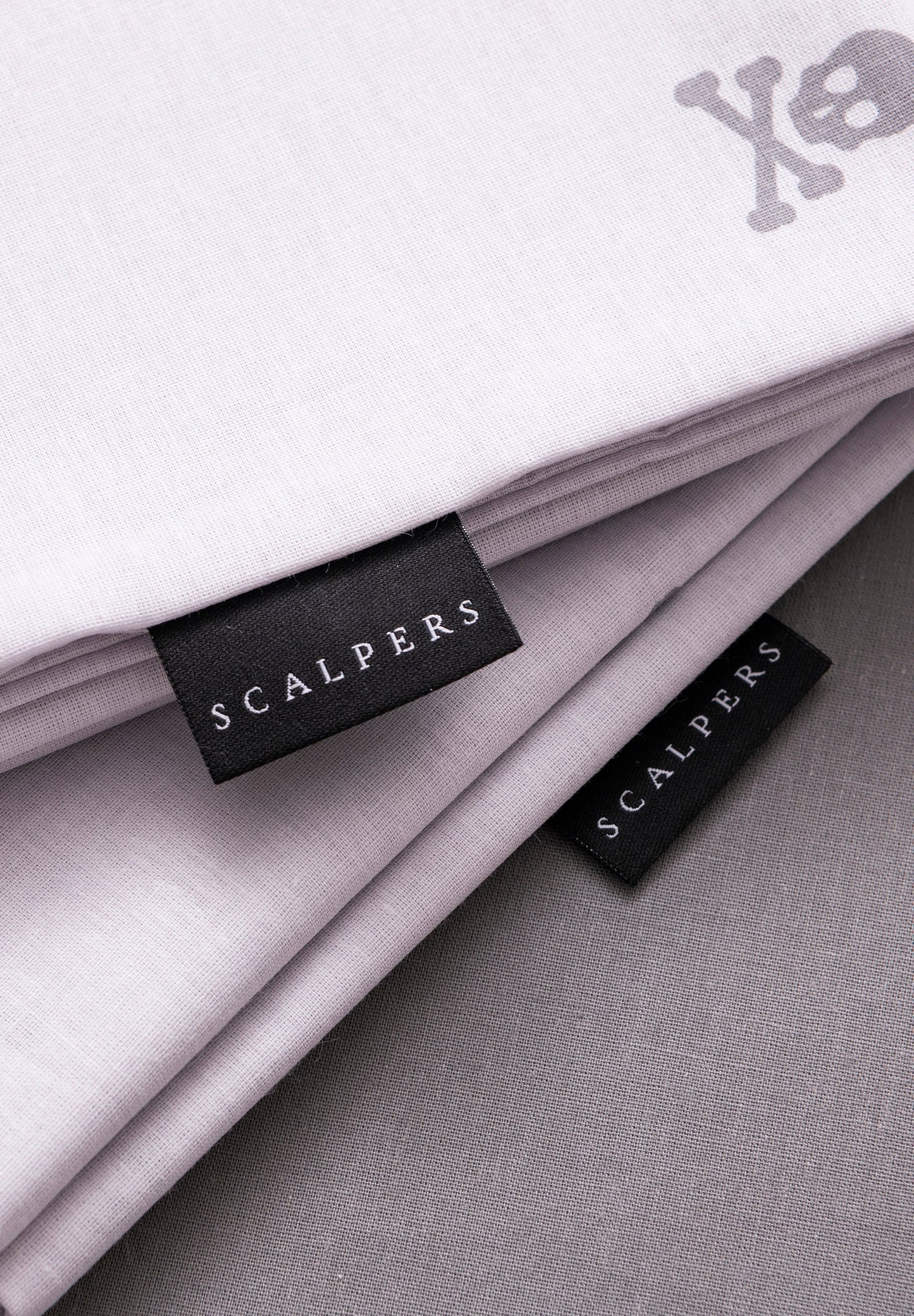 CONJUNTO DE CAPA DE EDREDÃO E ALMOFADAS