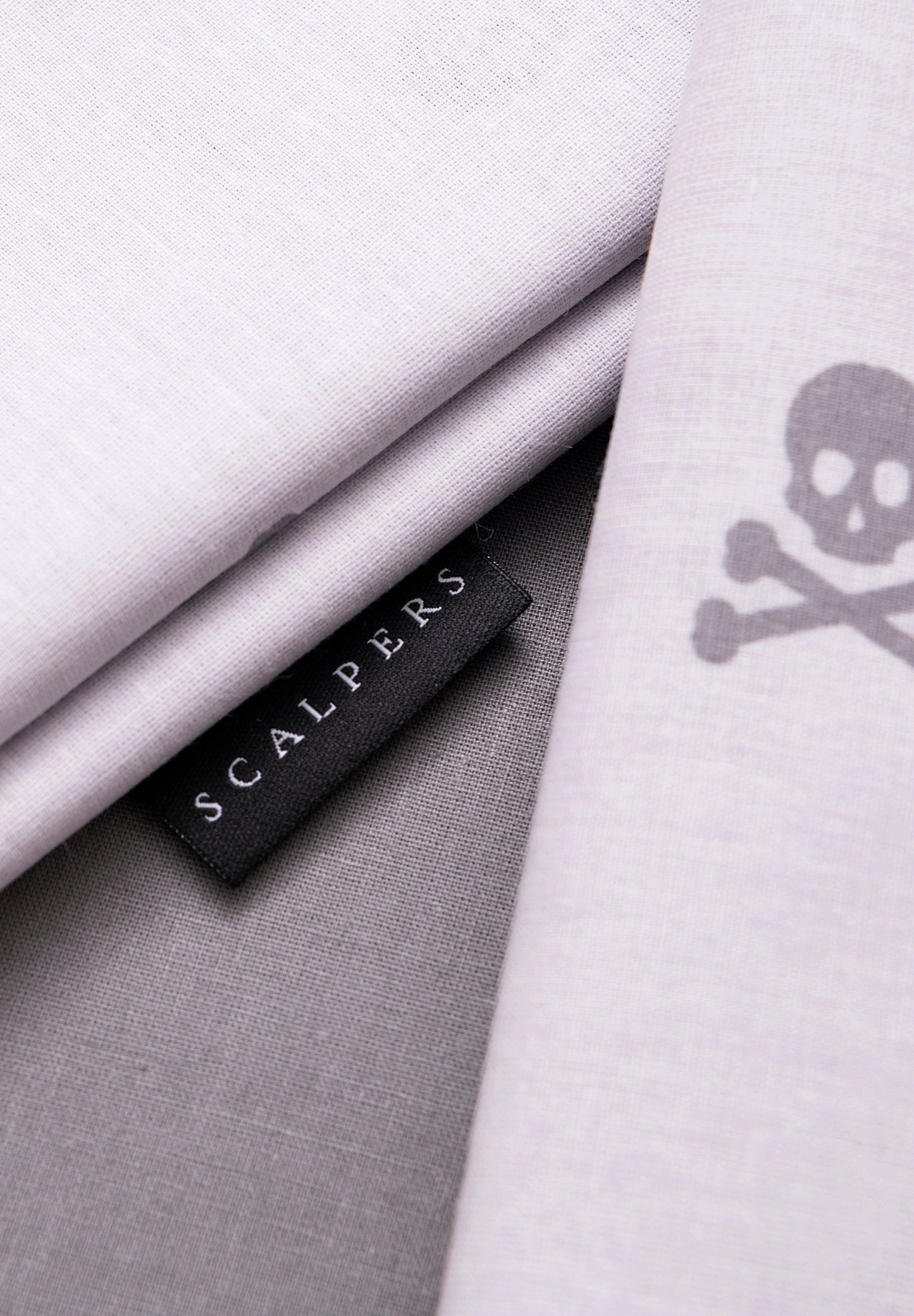 CONJUNTO DE CAPA DE EDREDÃO E ALMOFADAS