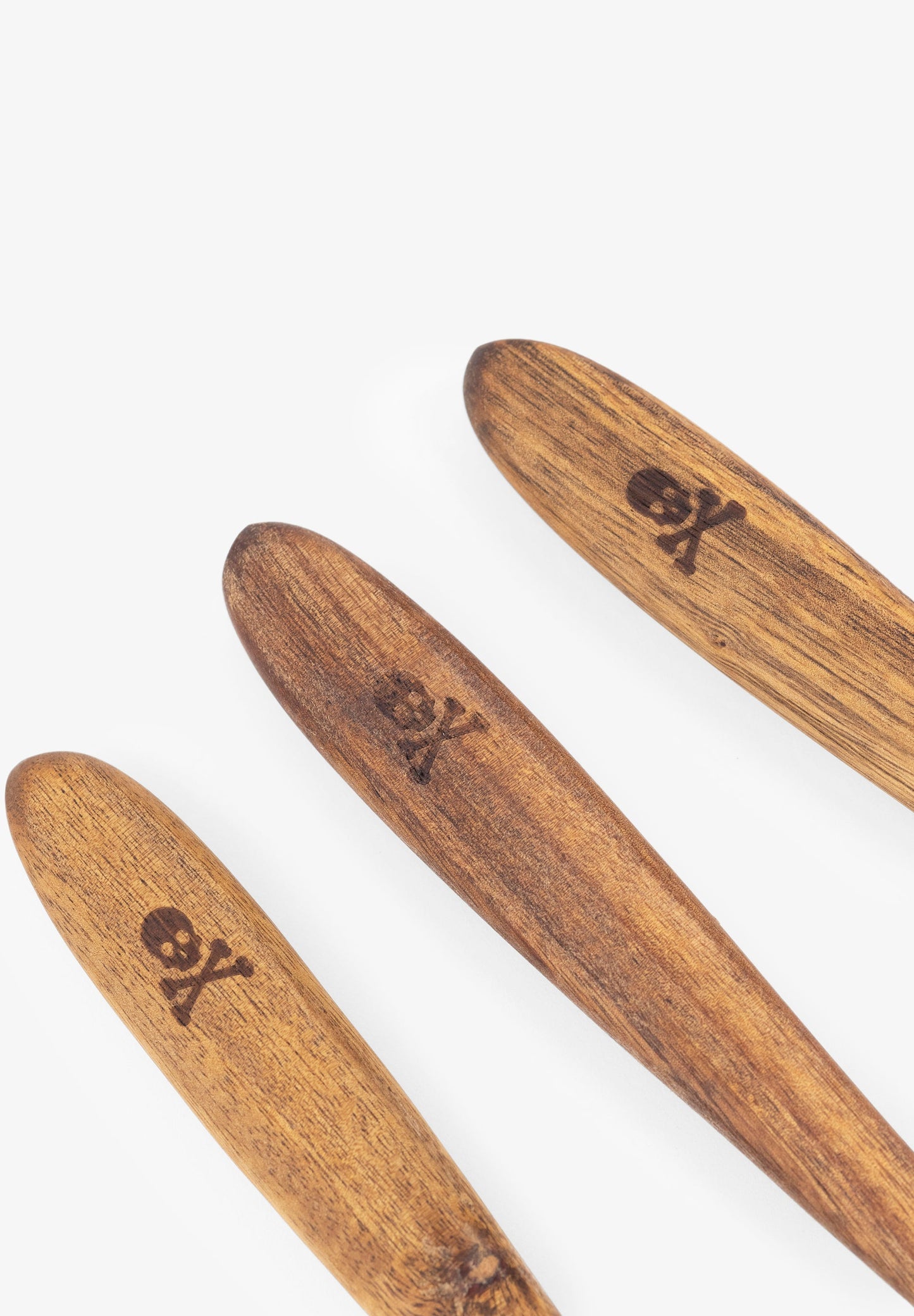 PACK DE UTENSÍLIOS DE MADEIRA COM SKULL