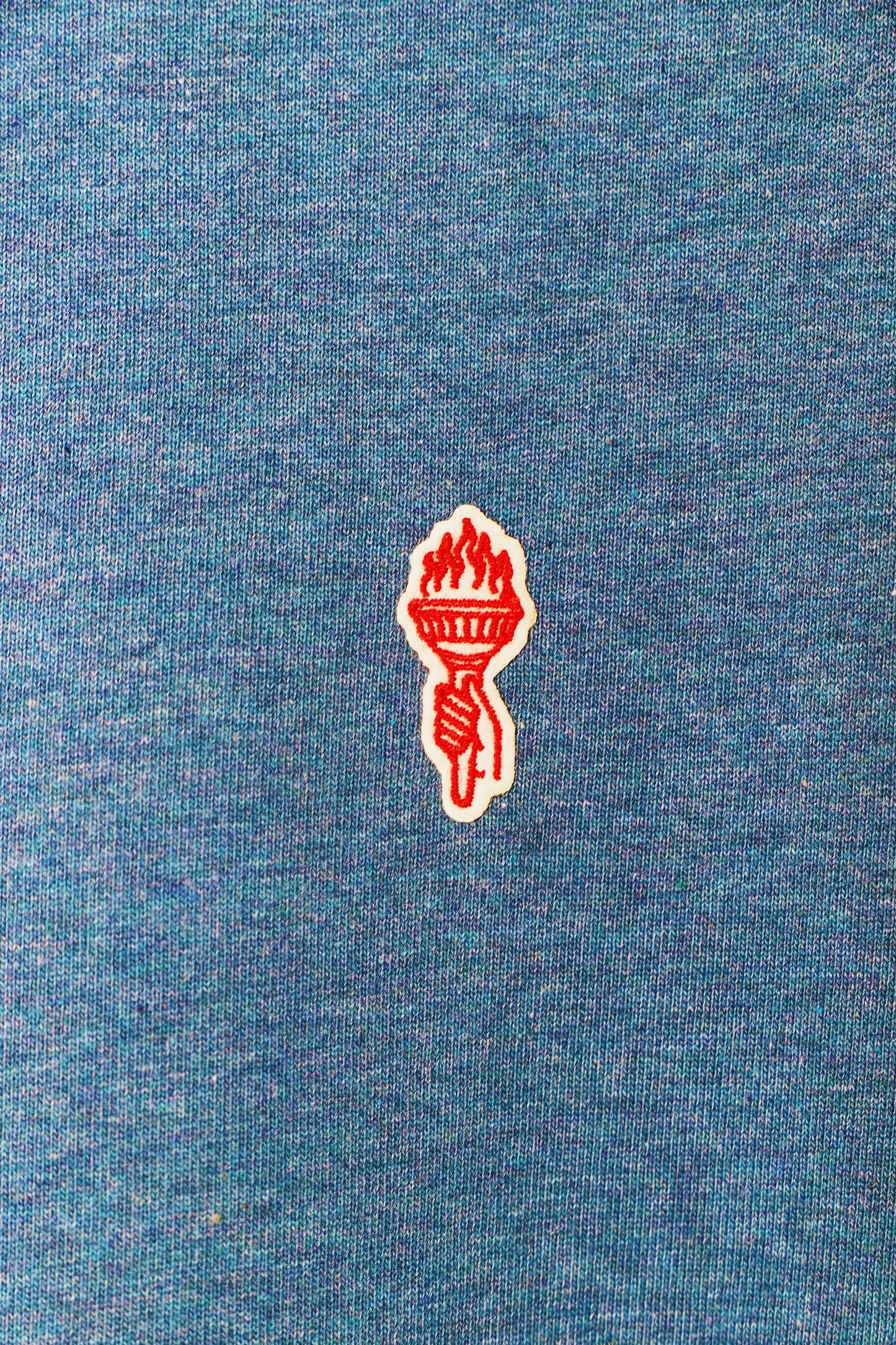 REVOLUTION | SWEATSHIRT COM LOGÓTIPO NO PEITO