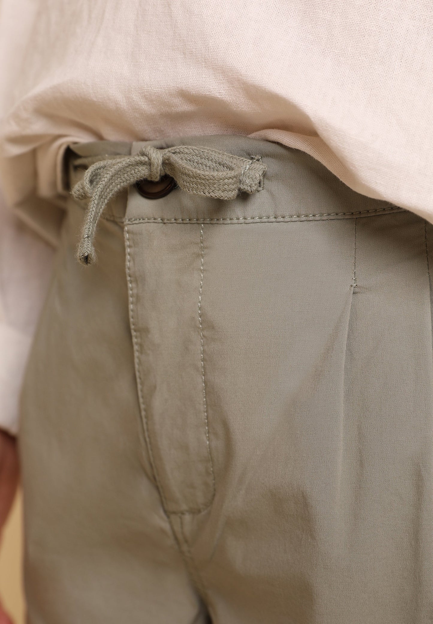 CALÇAS FECHO COM LAÇADA