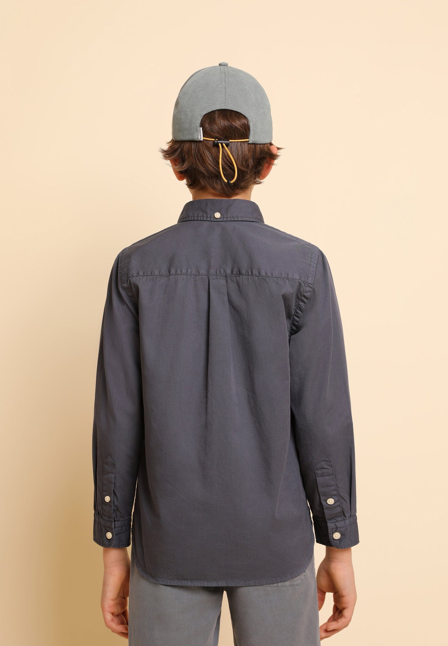 CAMISA COM LOGÓTIPO DECOTE DE BOTÕES