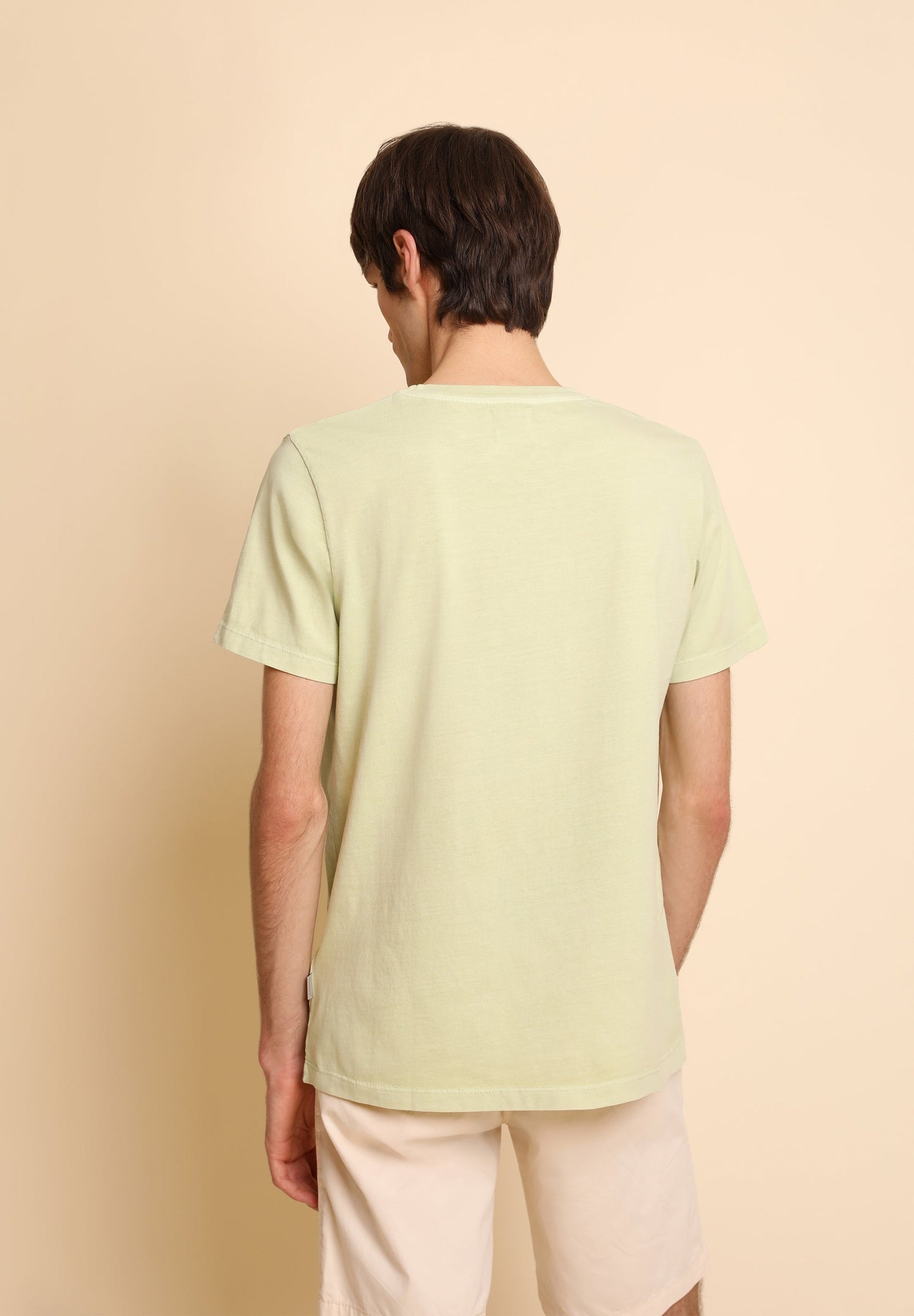T-SHIRT BÁSICA COM LOGÓTIPO