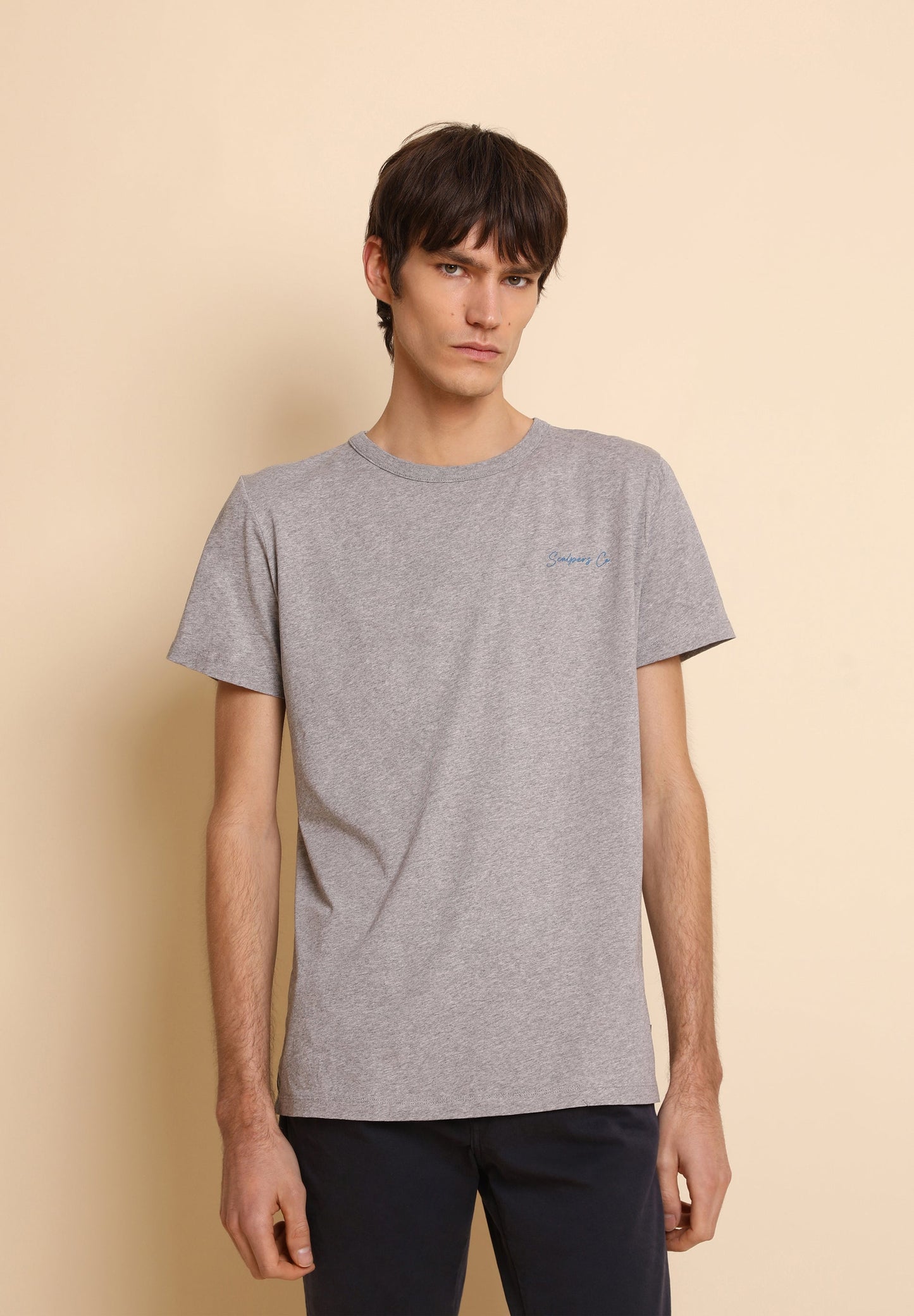 T-SHIRT COM MOTIVO NAS COSTAS