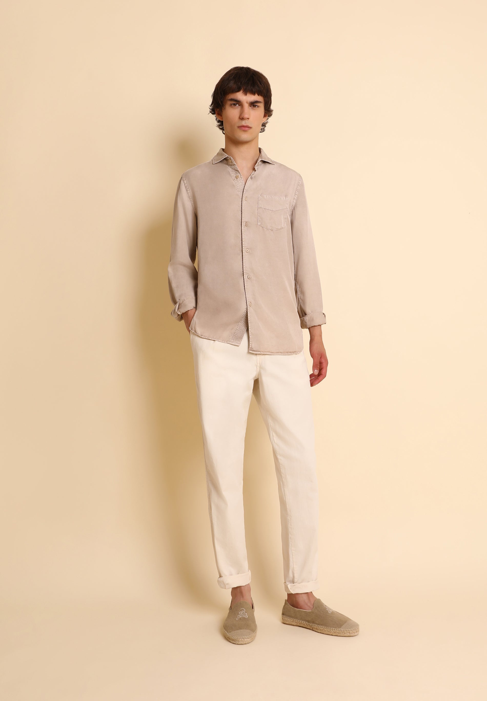 CAMISA FLUIDA EM TECIDO SINTÉTICO