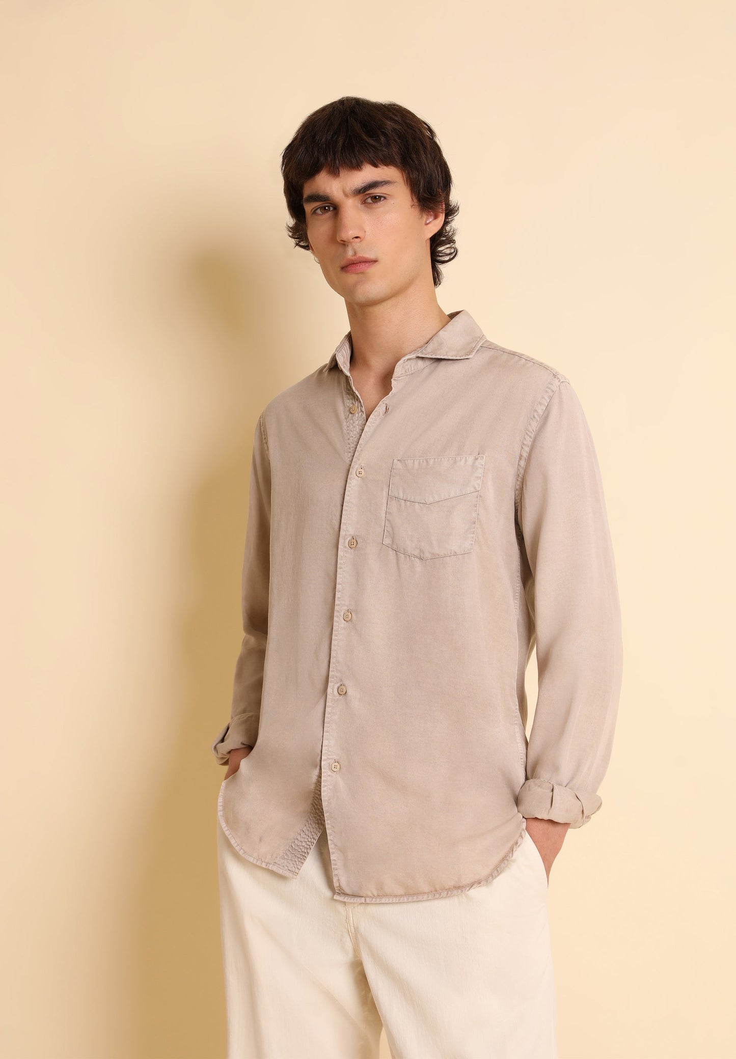 CAMISA FLUIDA EM TECIDO SINTÉTICO