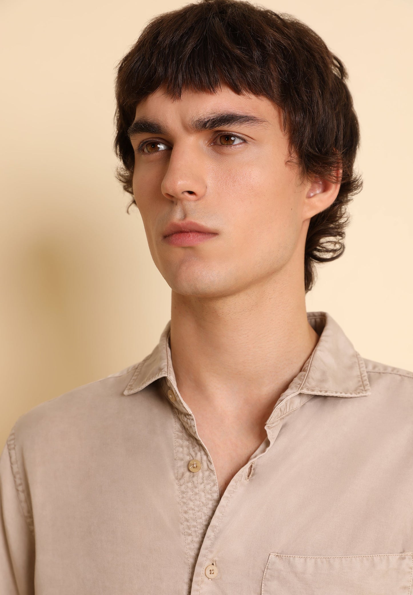 CAMISA FLUIDA EM TECIDO SINTÉTICO