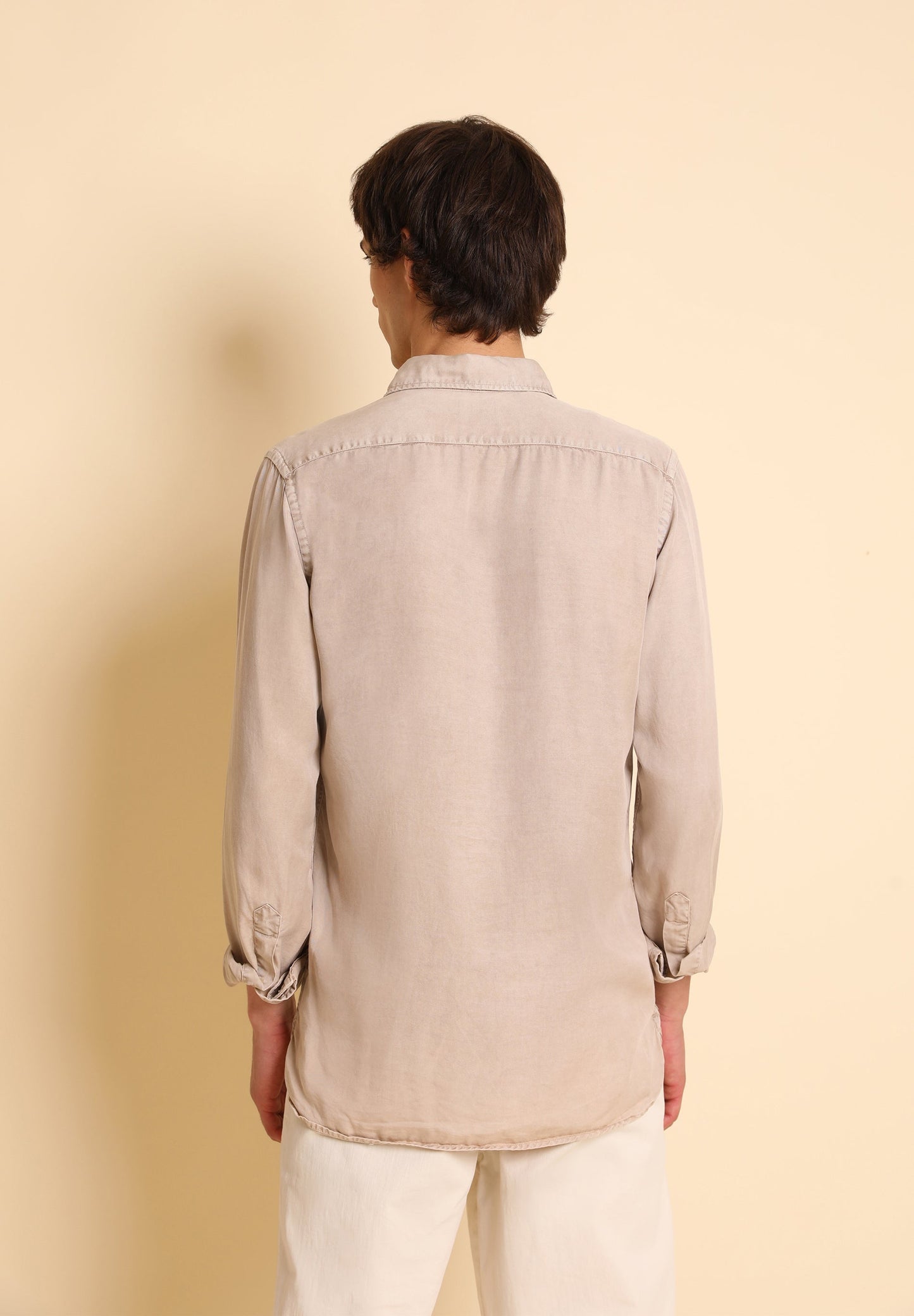 CAMISA FLUIDA EM TECIDO SINTÉTICO