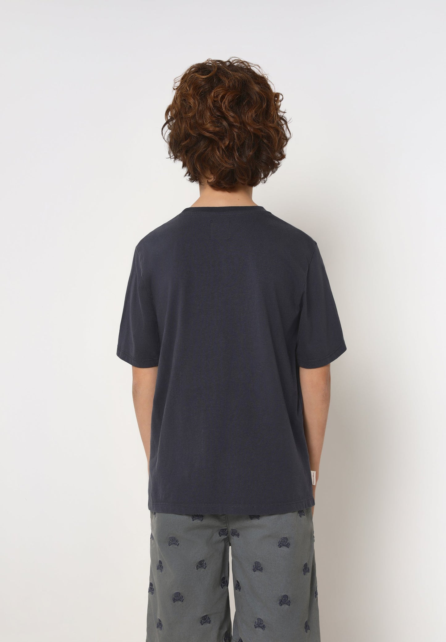 T-SHIRT BÁSICA COM LOGÓTIPO