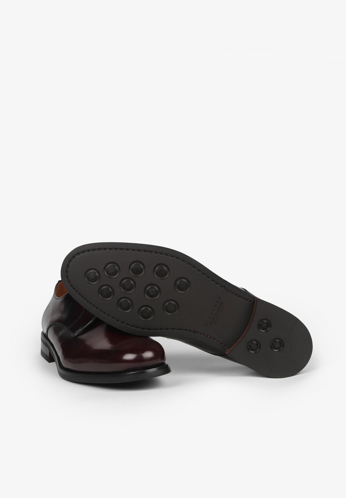 SAPATOS DE PELE COM ATACADORES