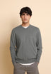 SWEATER GOLA EM BICO COM LOGÓTIPO