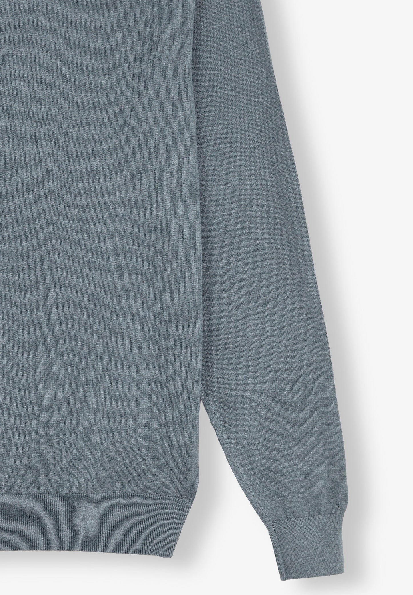 SWEATER GOLA EM BICO COM LOGÓTIPO