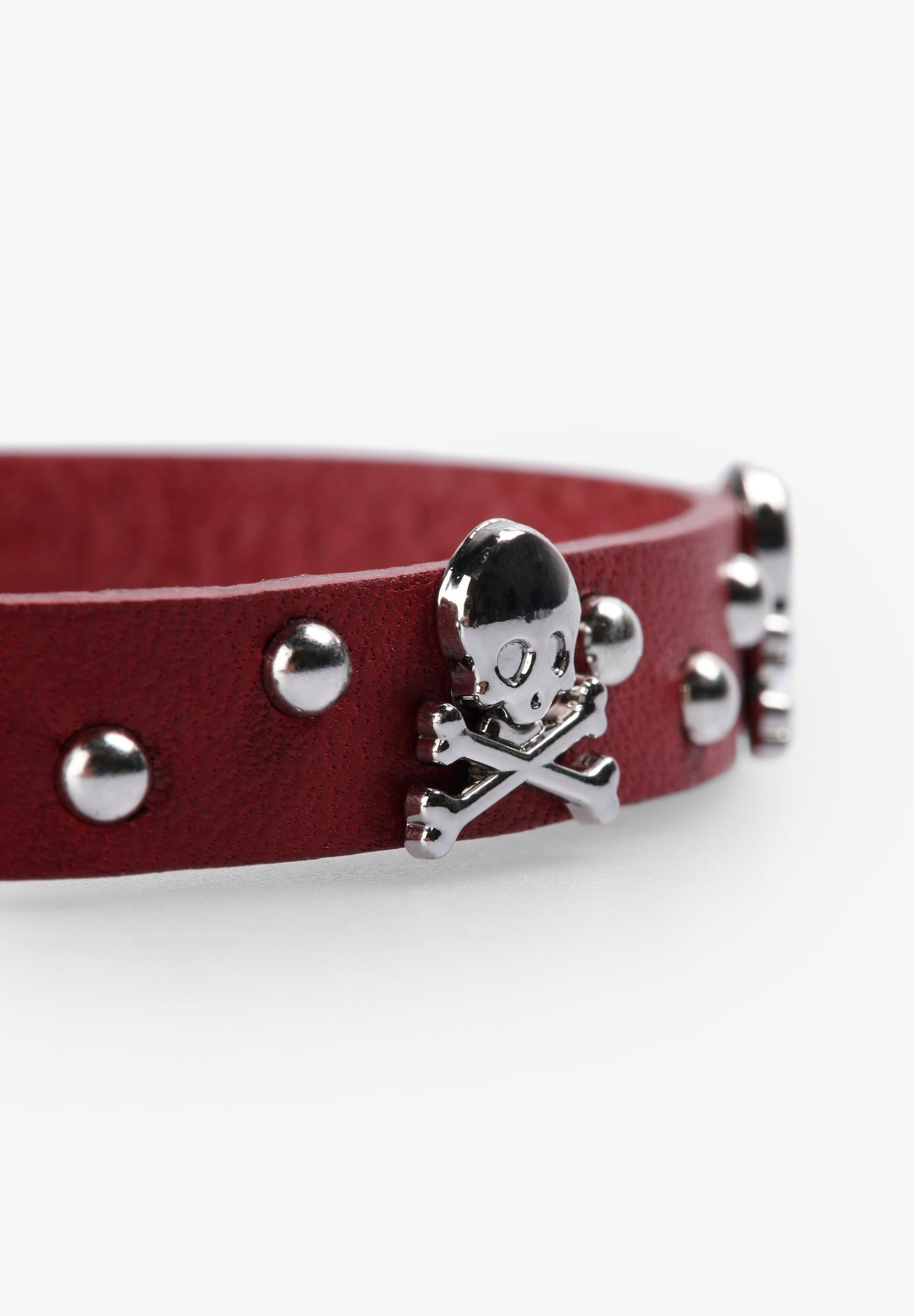 PULSEIRA COM SKULLS E TACHAS
