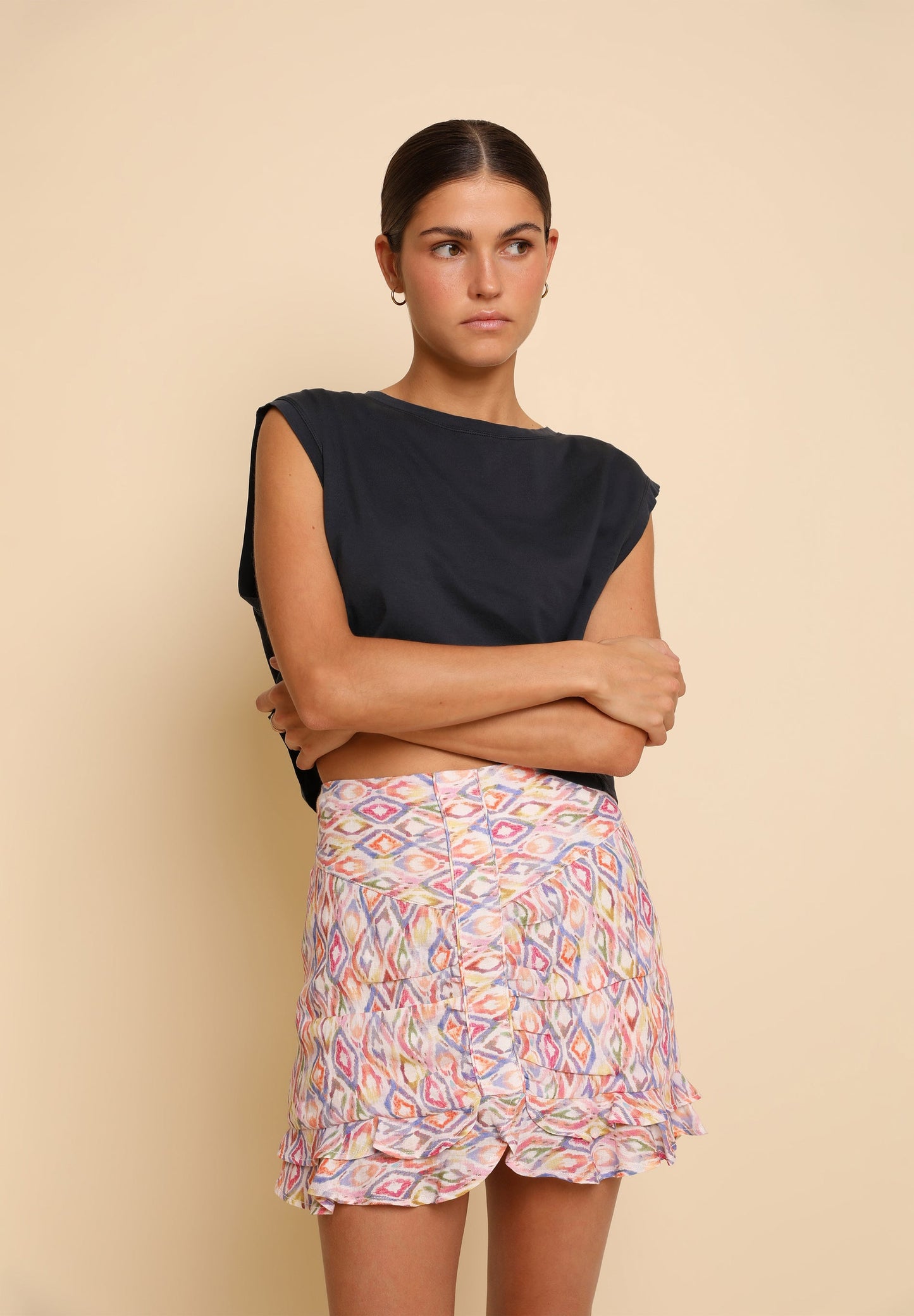 MINISSAIA DE LINHO COM FOLHOS