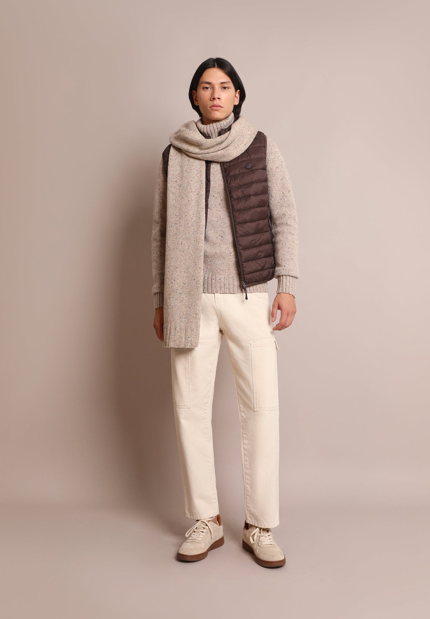 COLETE ACOLCHOADO COM LOGÓTIPO