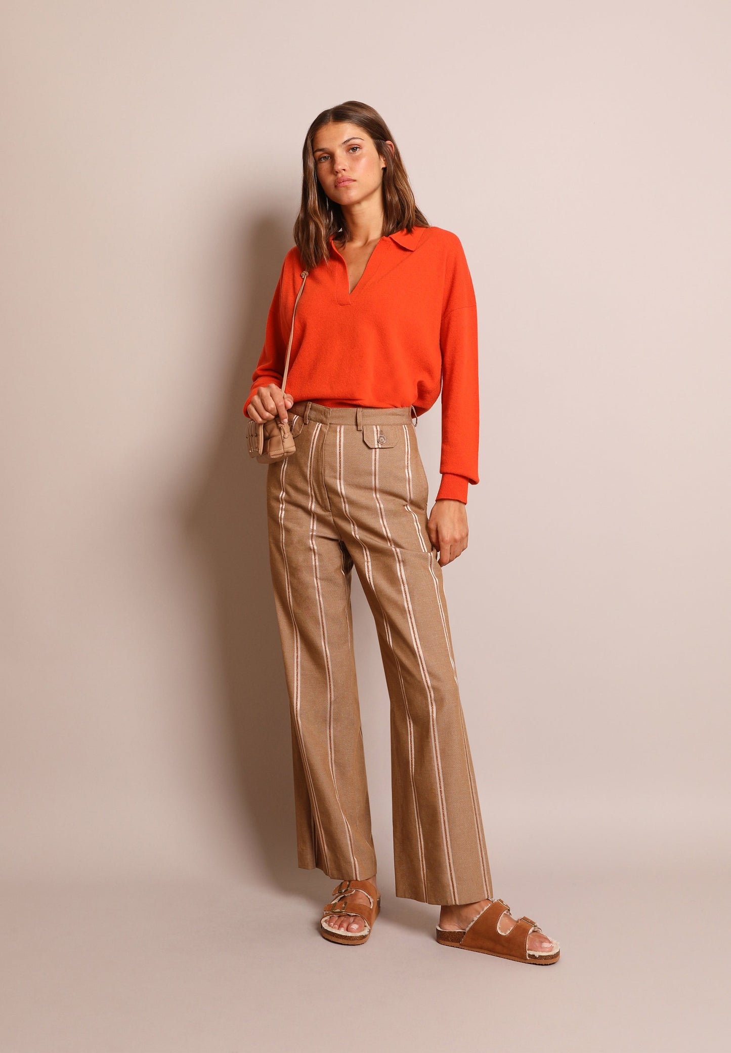 CALÇAS ÀS RISCAS METALIZADAS