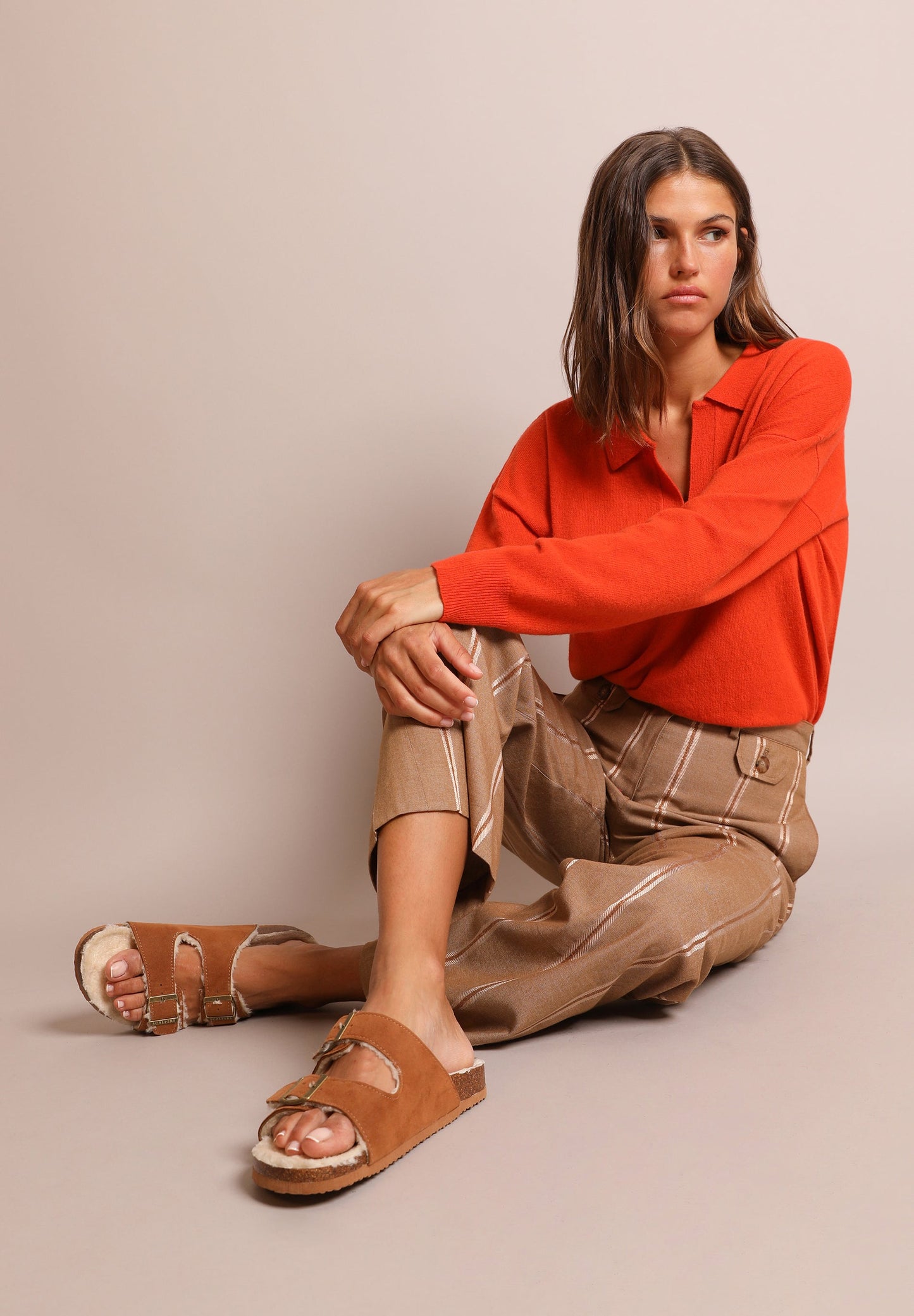 CALÇAS ÀS RISCAS METALIZADAS