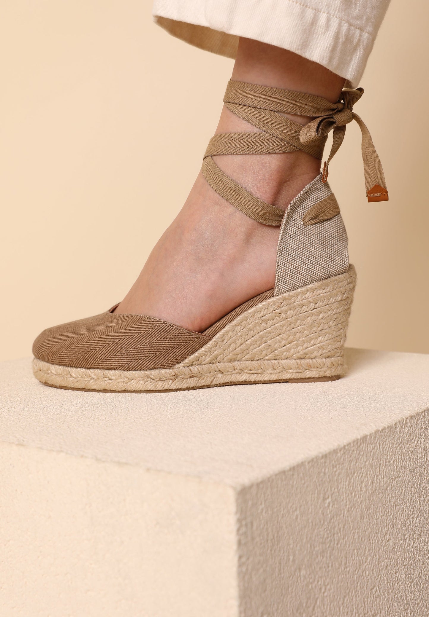 ALPERGATA DE CUNHA COM TIRAS