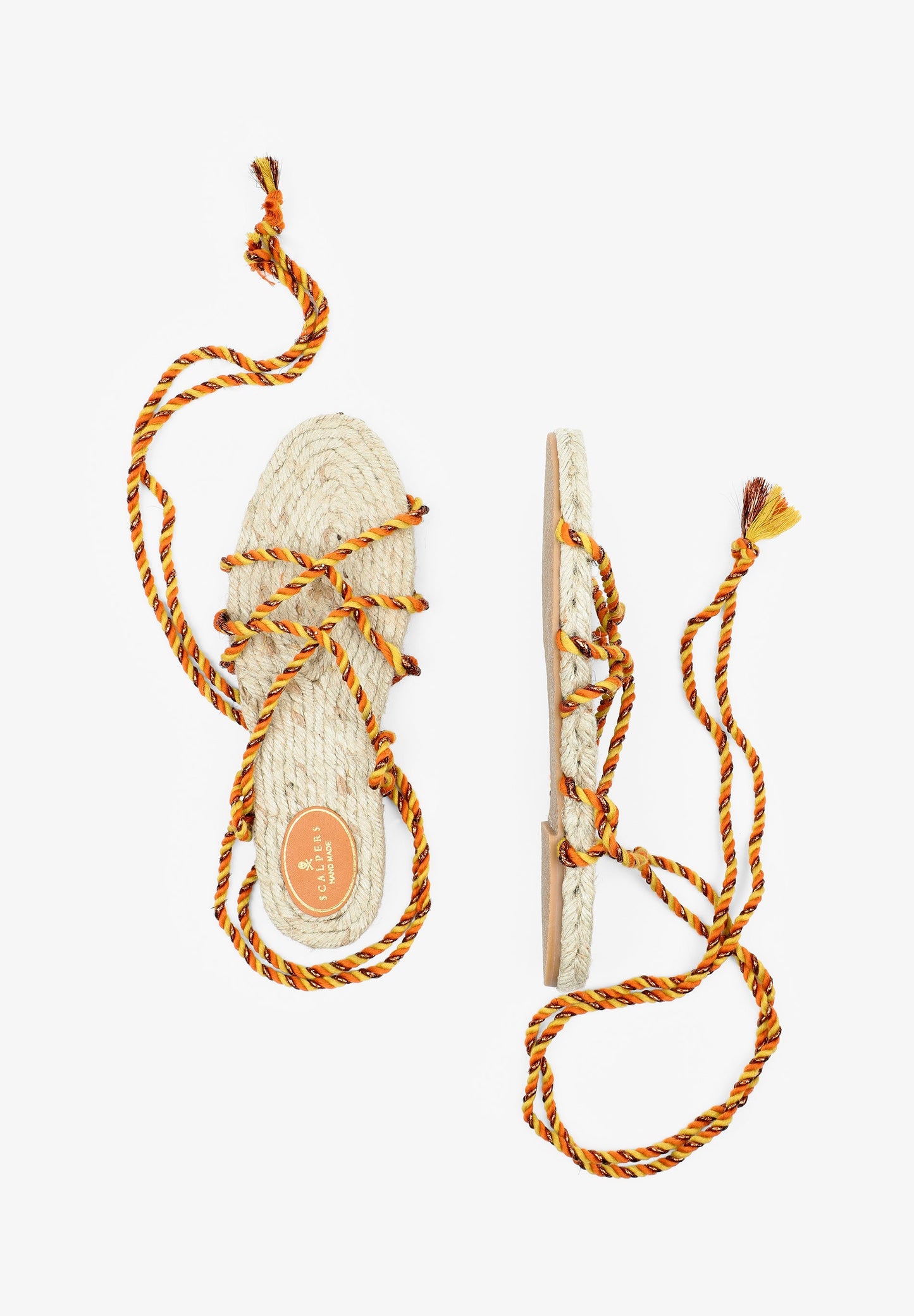 SANDÁLIAS RASAS ATADAS COM CORDAS TRANÇADAS