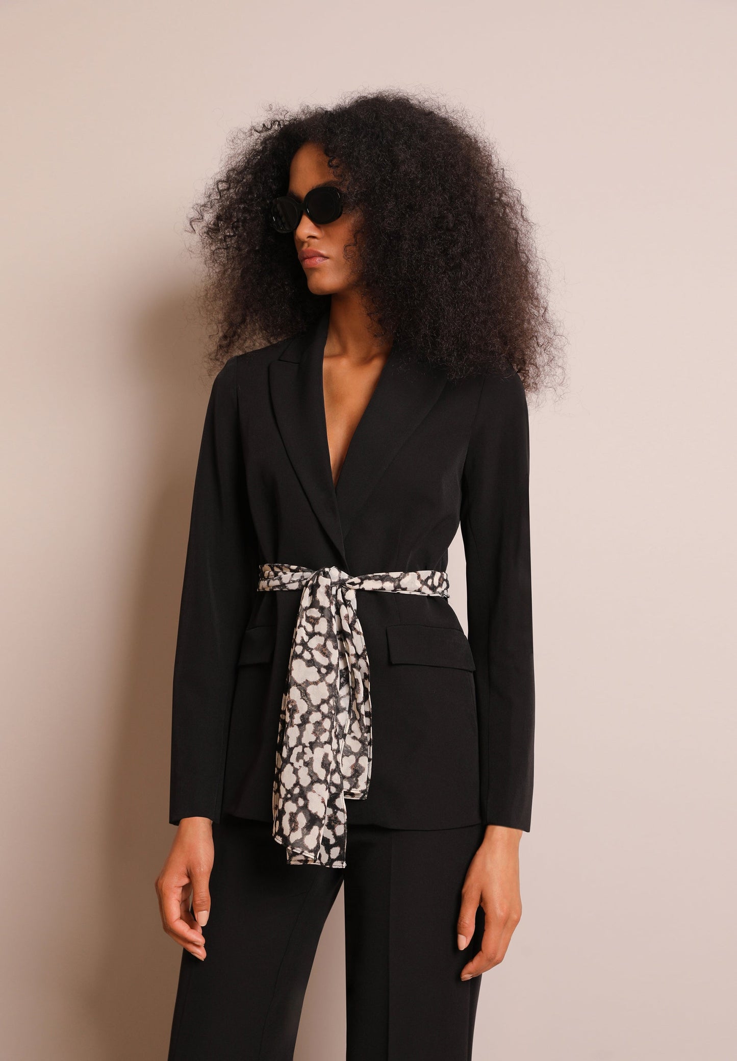 BLAZER COM CINTO DE ESTAMPADO ANIMAL