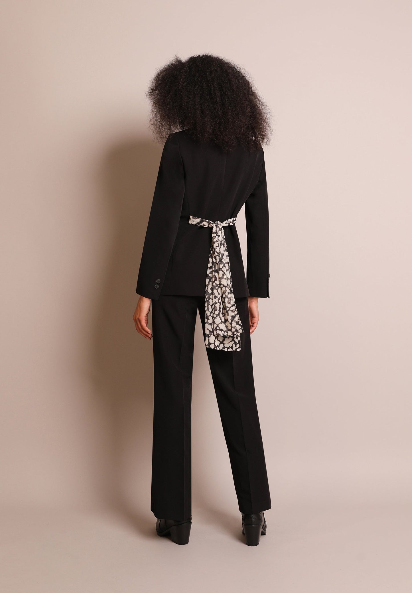 BLAZER COM CINTO DE ESTAMPADO ANIMAL