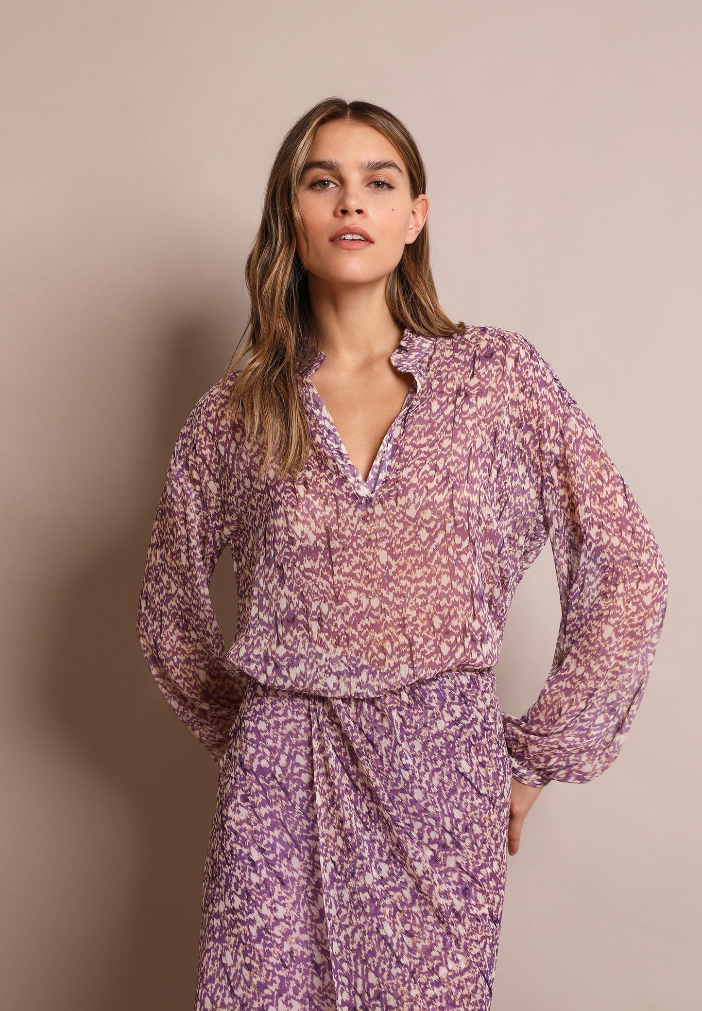 BLUSA COM PADRÃO METALIZADO