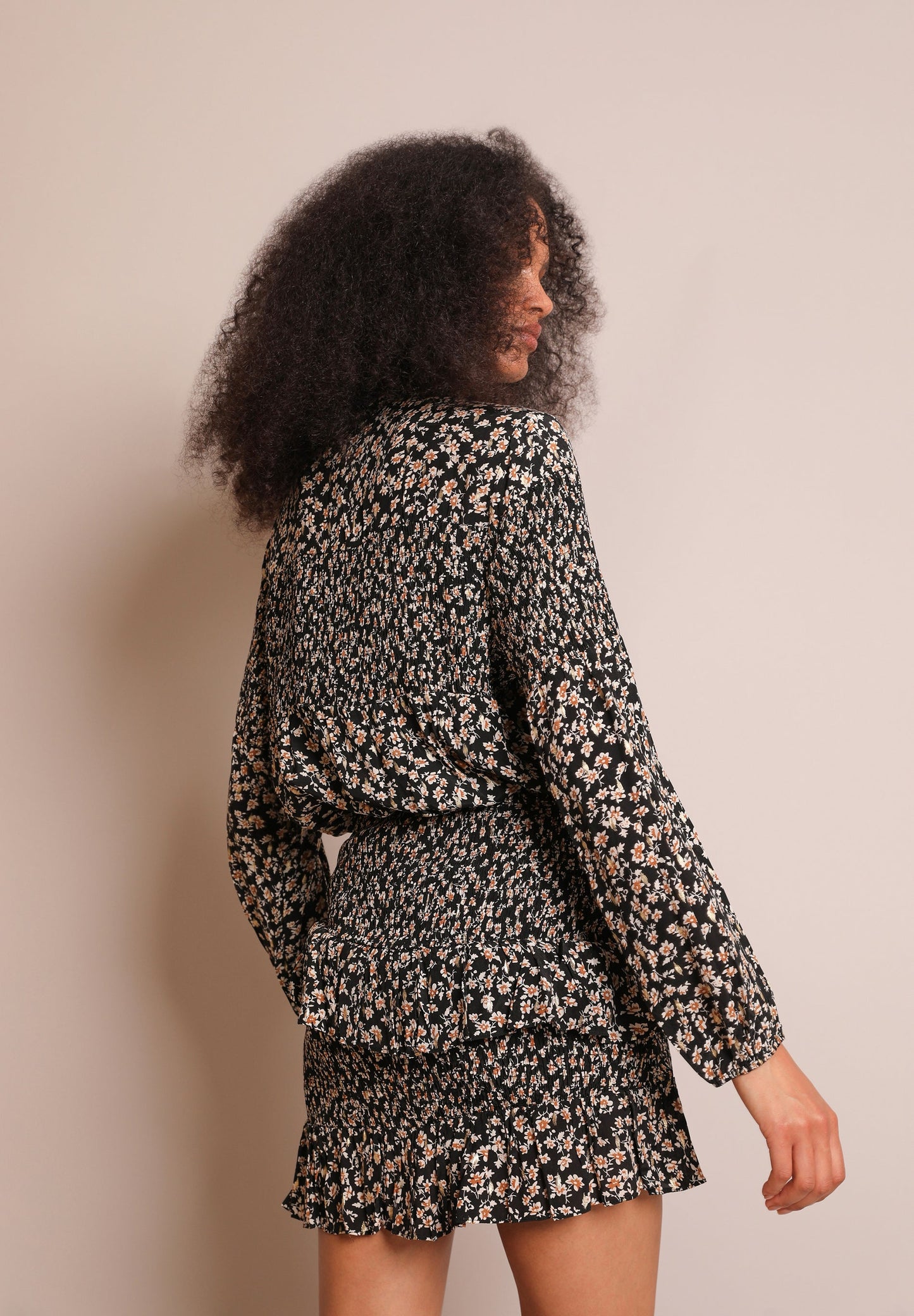 BLUSA FLORES FAVO DE MEL