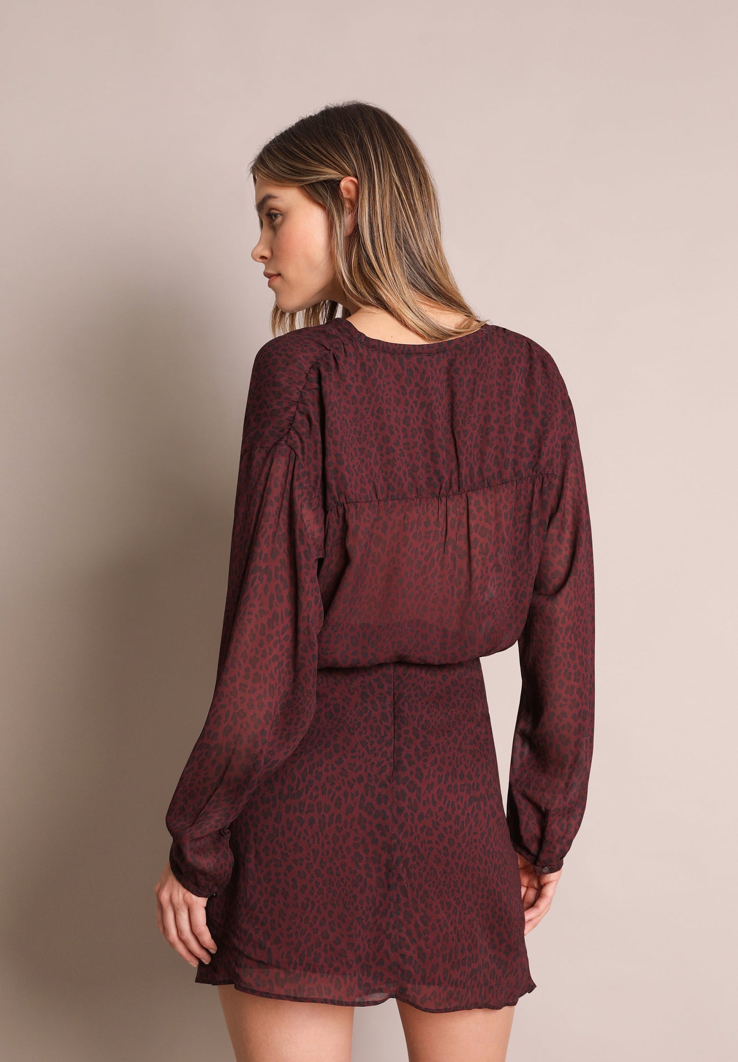 BLUSA SEMITRANSPARENTE COM ESTAMPADO ANIMAL