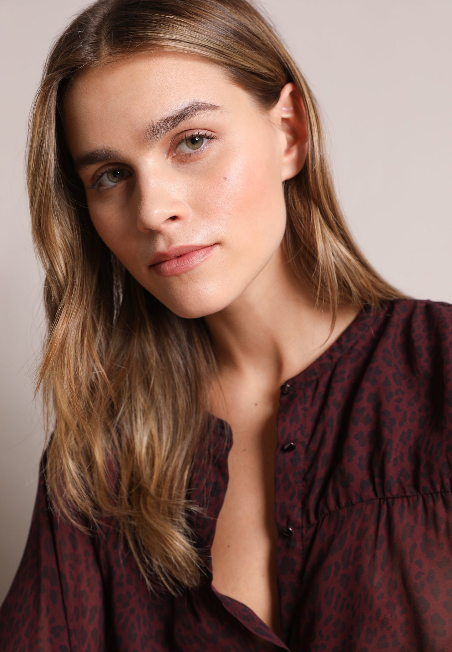 BLUSA SEMITRANSPARENTE COM ESTAMPADO ANIMAL