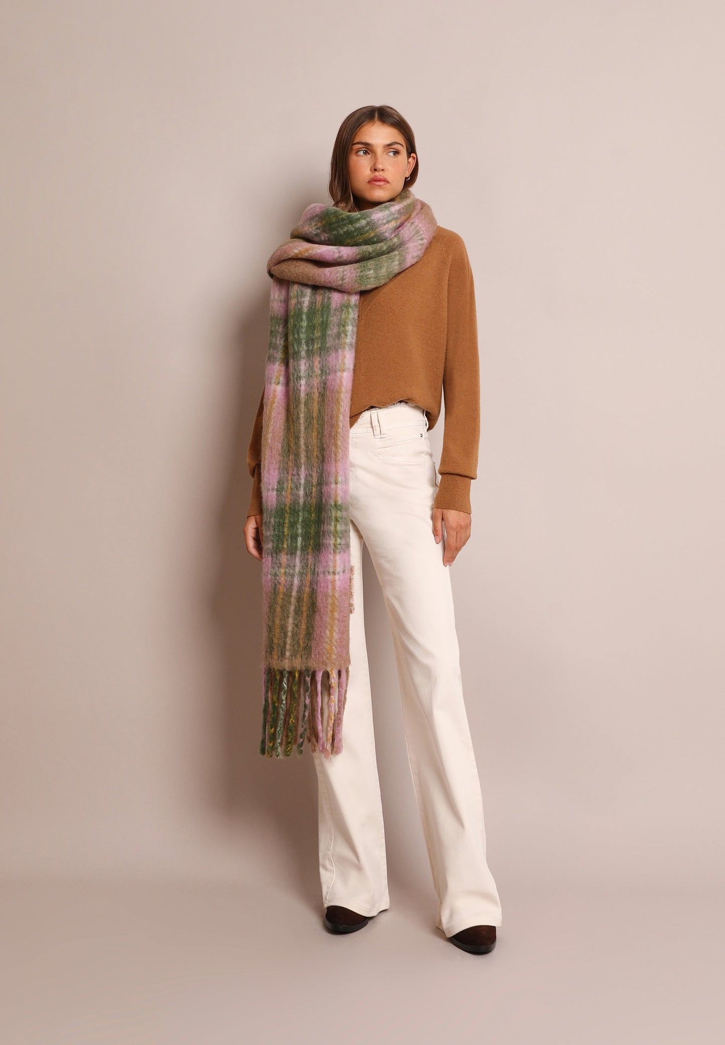 SWEATER LÃ PORMENOR DECOTE