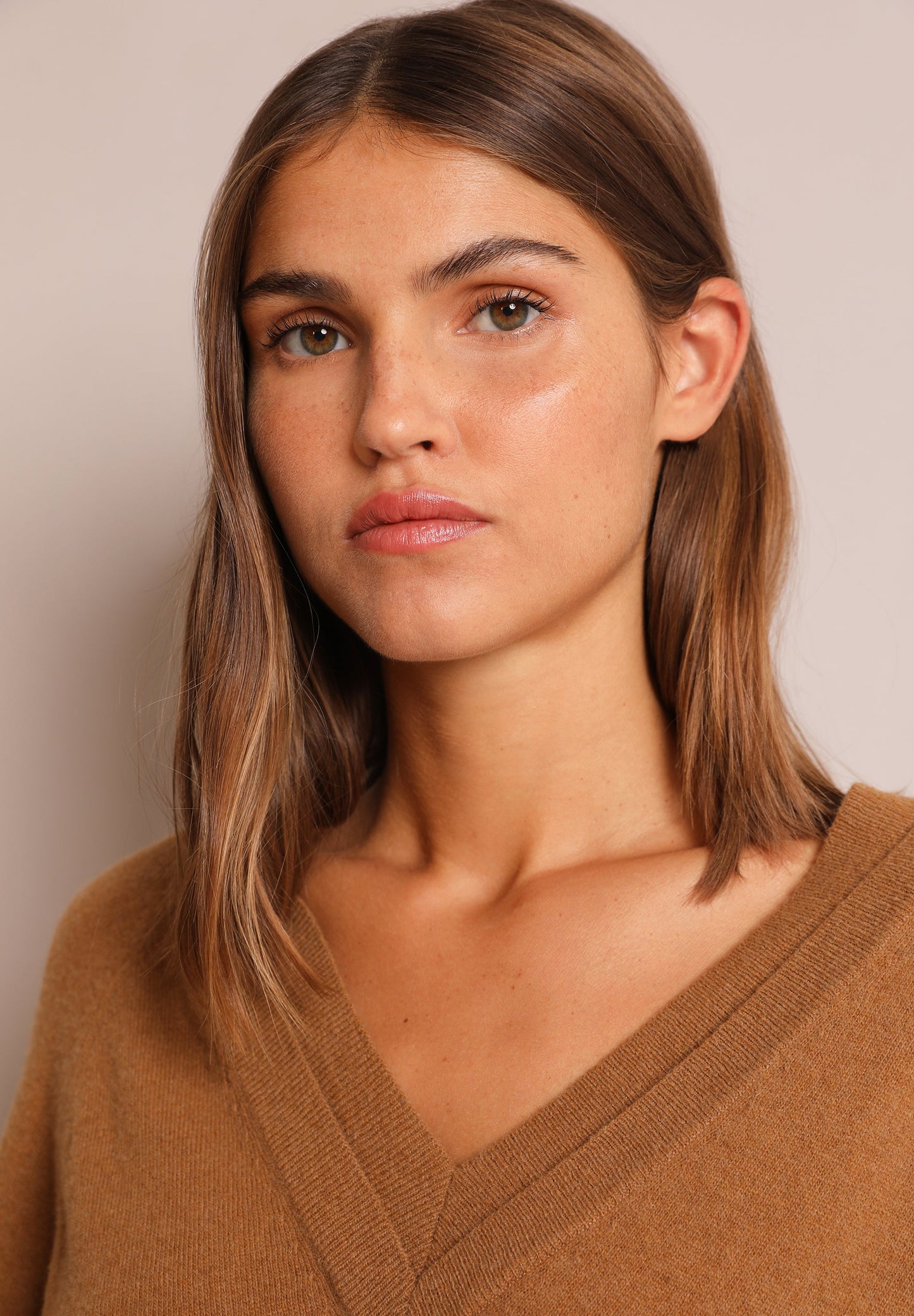 SWEATER LÃ PORMENOR DECOTE