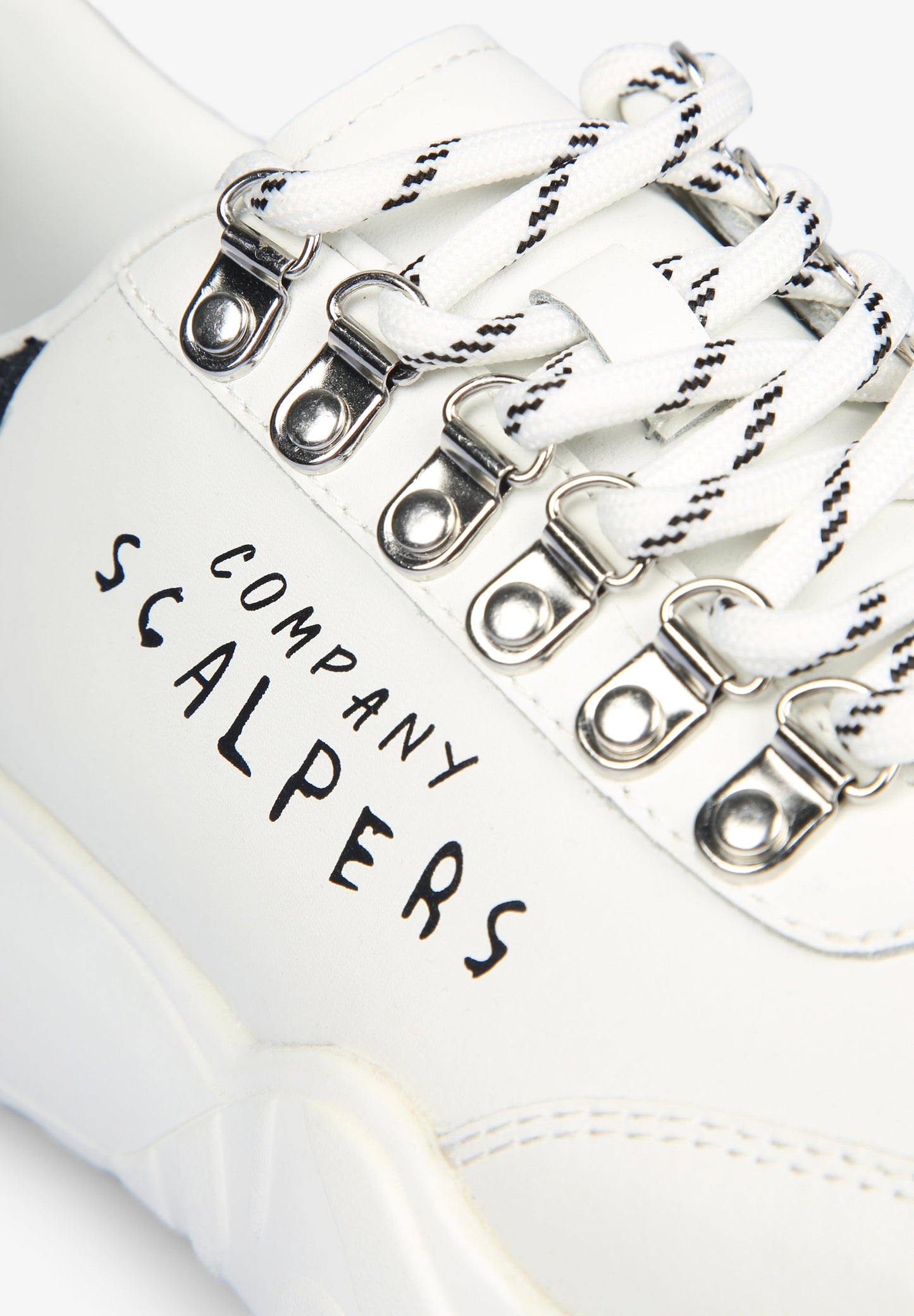 SAPATILHAS COM SOLA ESPECIAL EM CONTRASTE