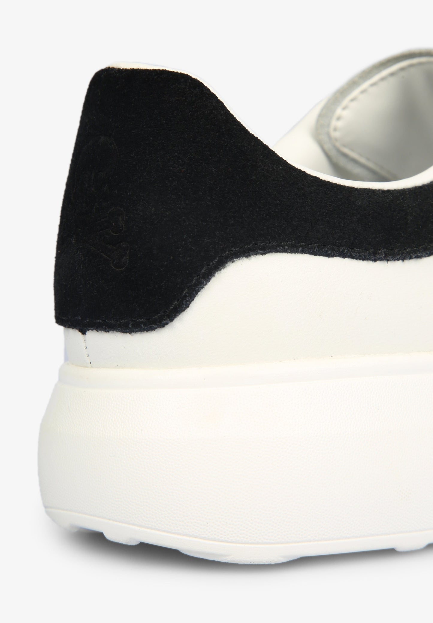 SAPATILHAS COM SOLA ESPECIAL EM CONTRASTE