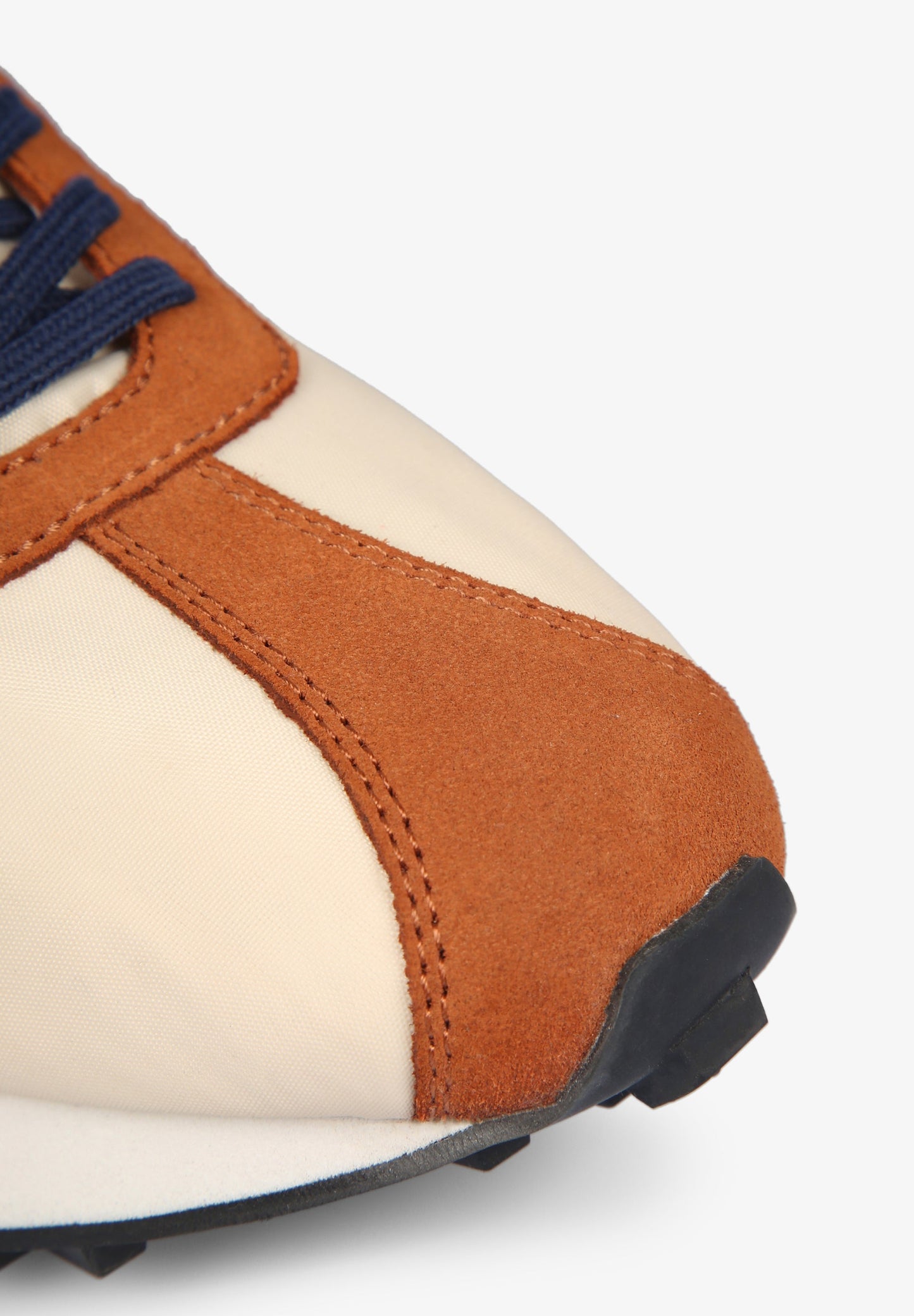 SAPATILHAS COM ESTABILIZADOR PRONUNCIADO