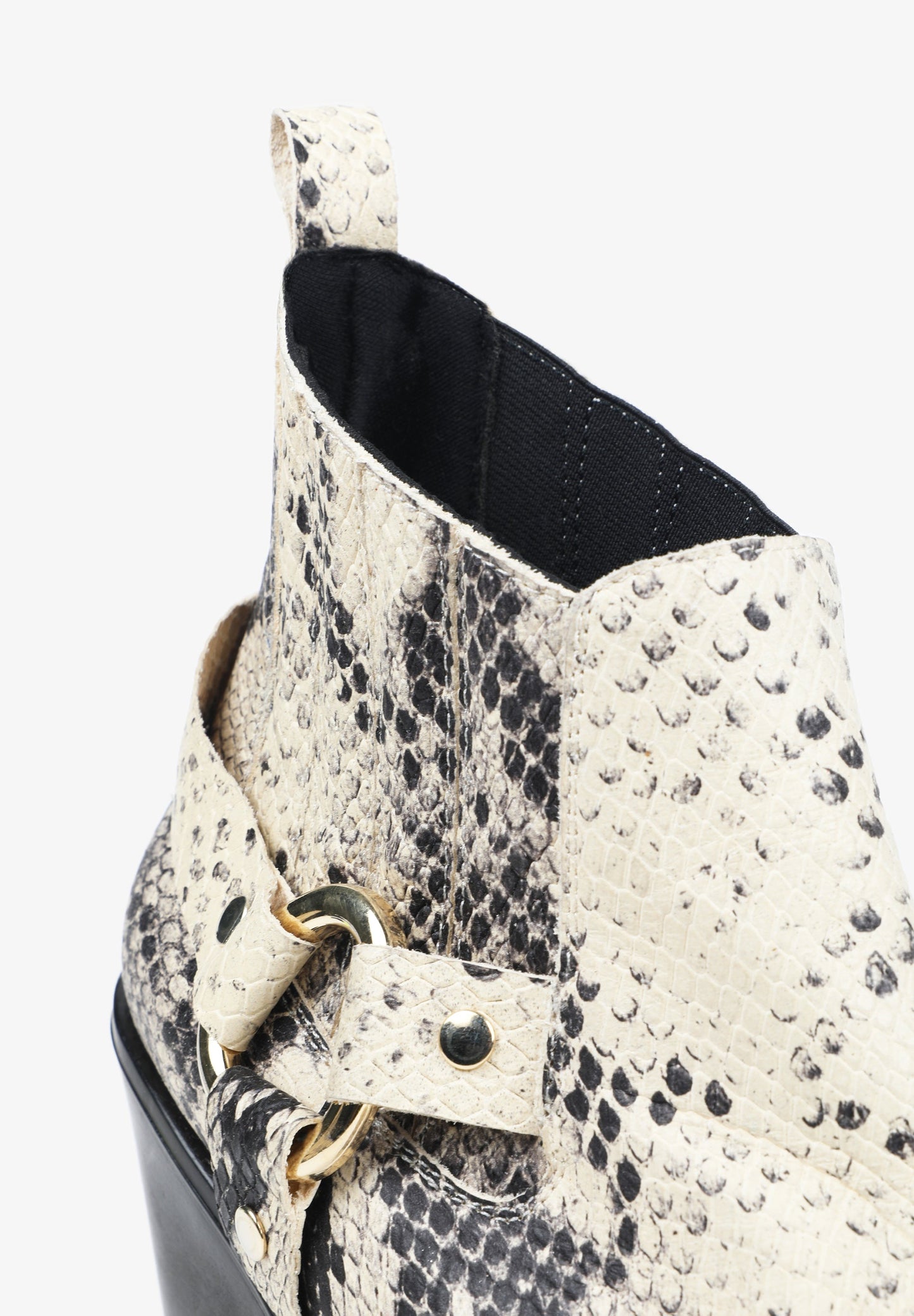 BOTIM DE PELE COM ARO DE METAL