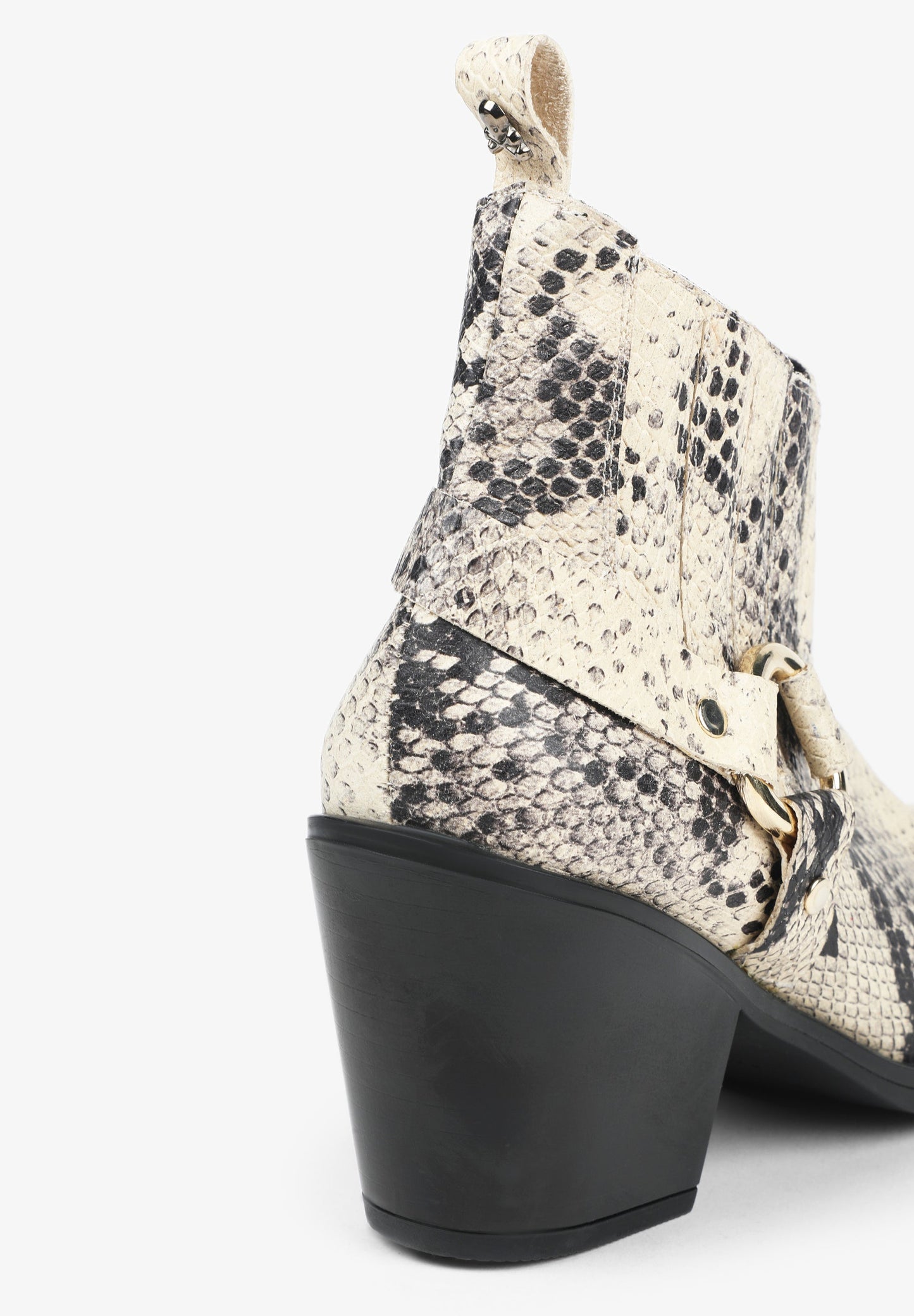 BOTIM DE PELE COM ARO DE METAL