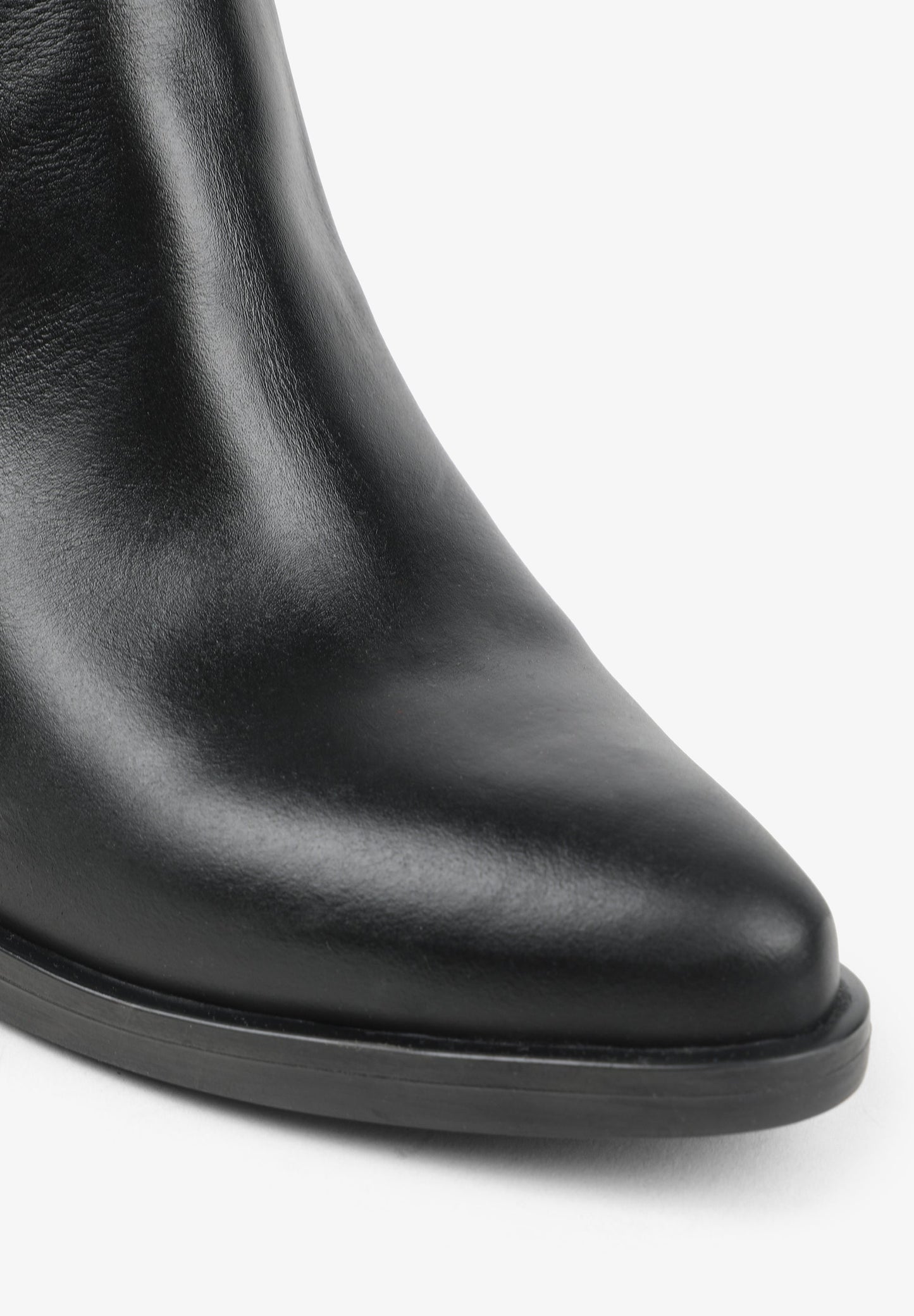 BOTIM DE PELE COM ARO DE METAL