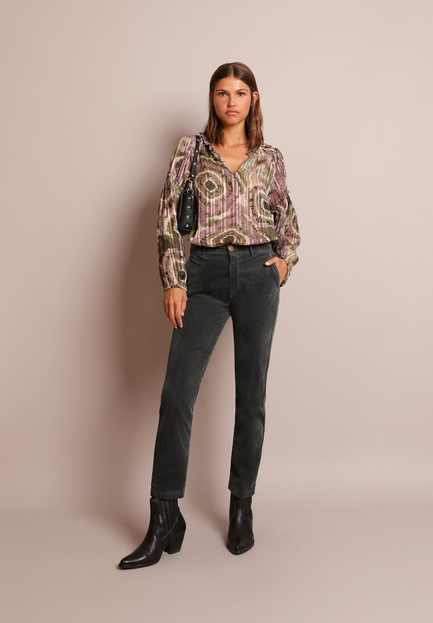 CALÇAS CHINOS EM BOMBAZINA