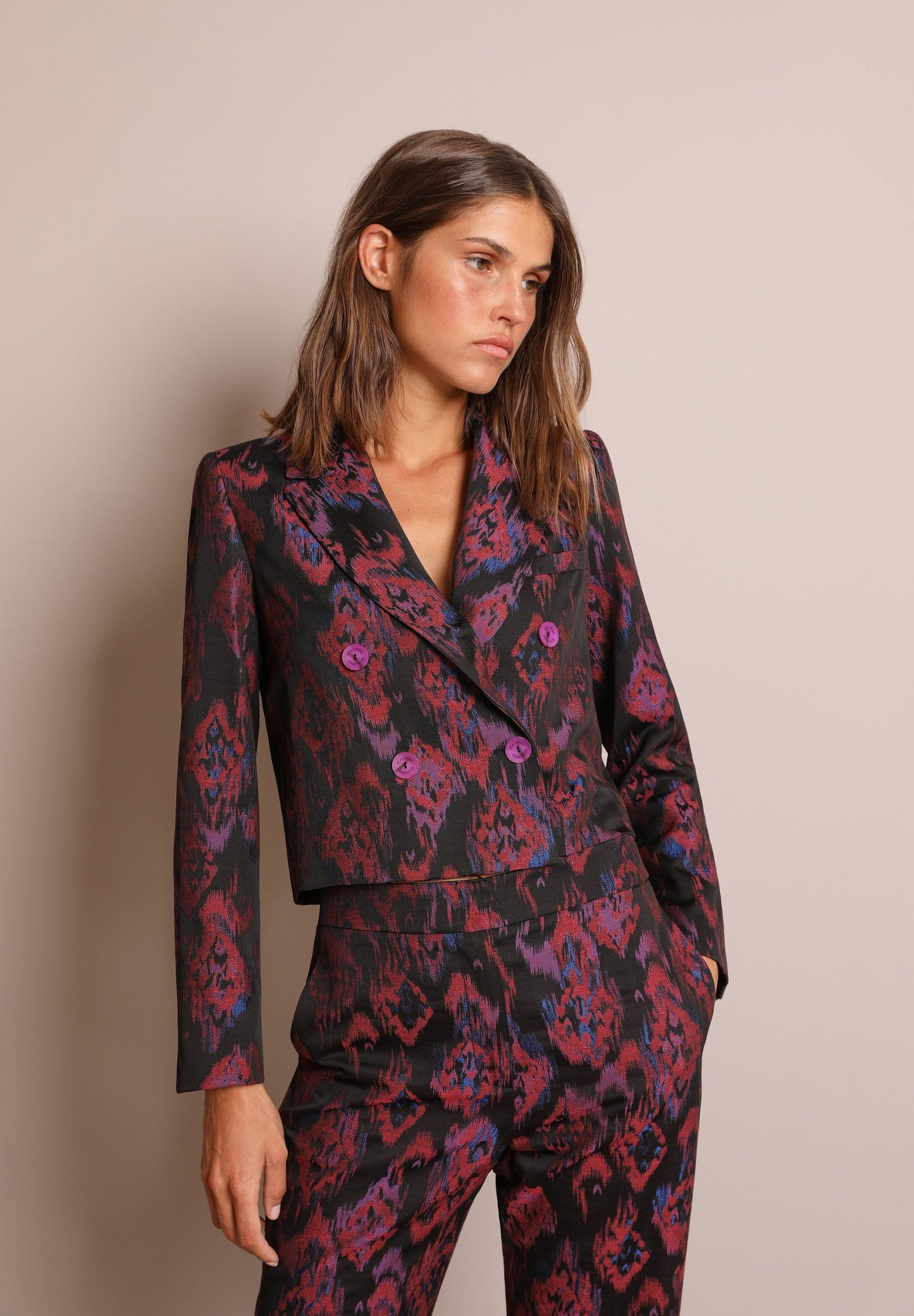 BLAZER CROPPED COM PADRÃO