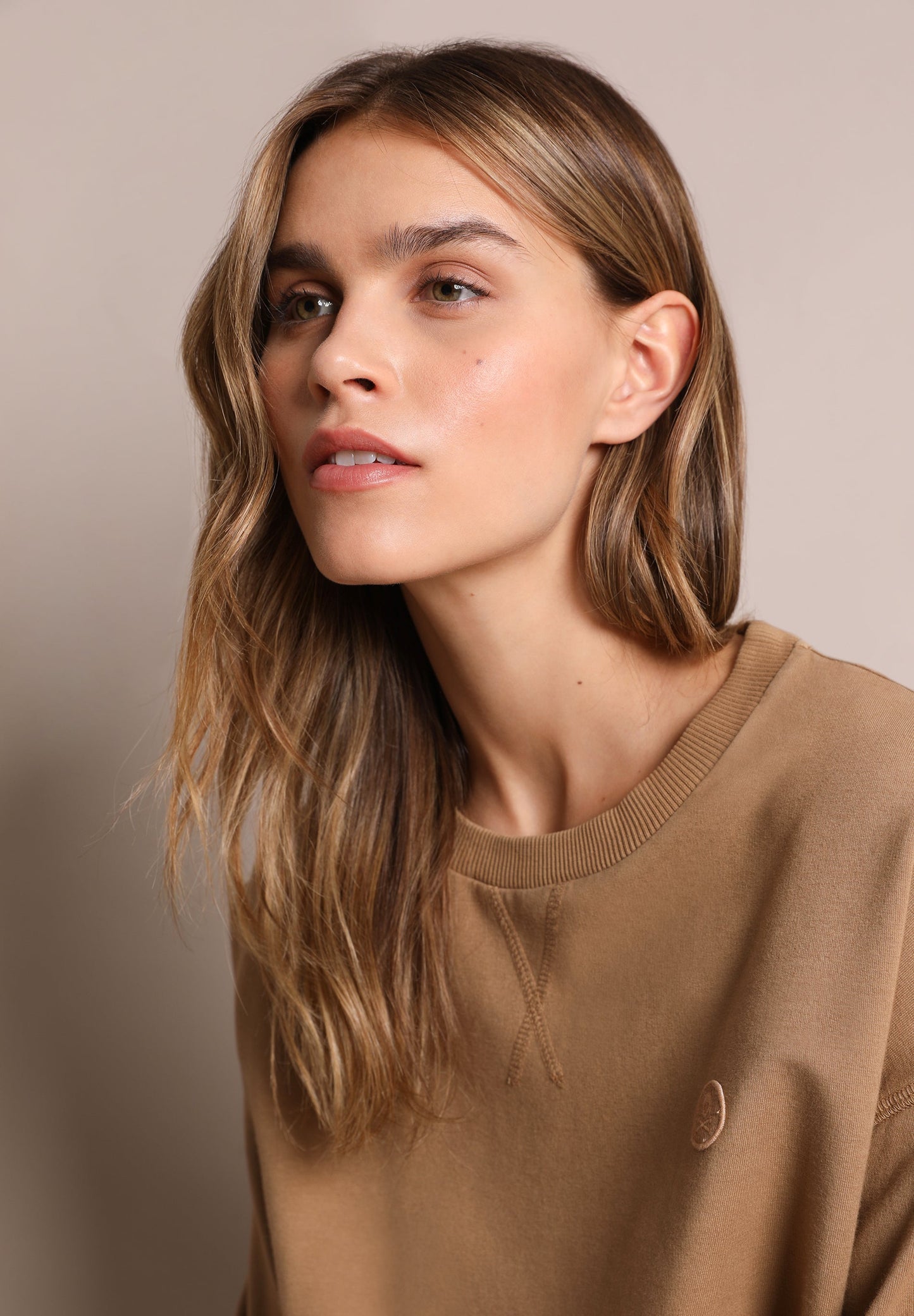 SWEATSHIRT COM REMENDO