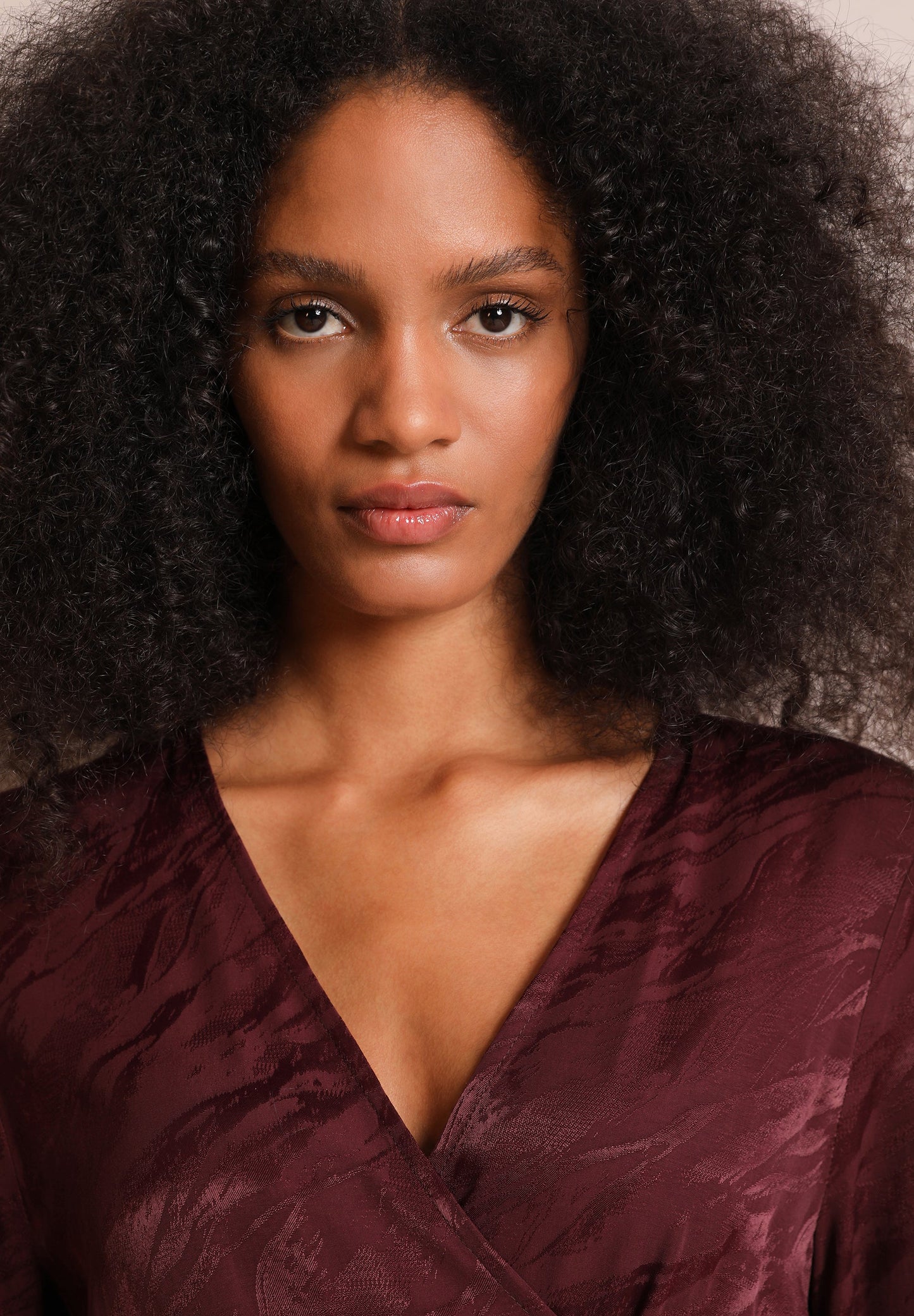 VESTIDO MIDI DE JACQUARD CRUZADO