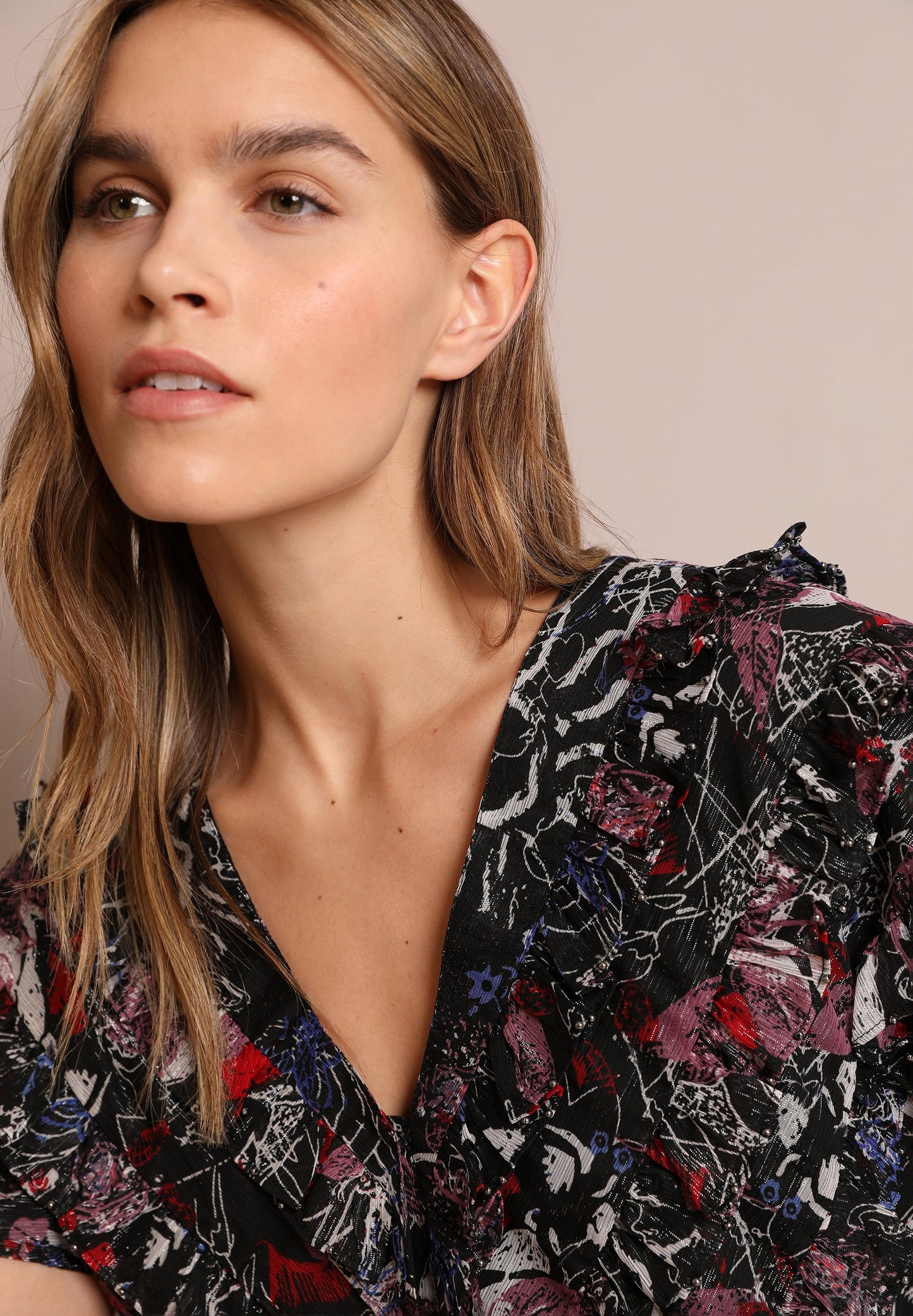 MINIVESTIDO COM PADRÃO METALIZADO