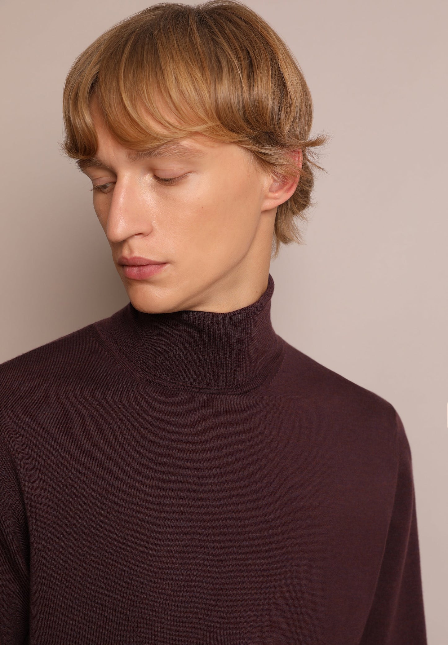 SWEATER GOLA ENROLADA LOGO LÃ