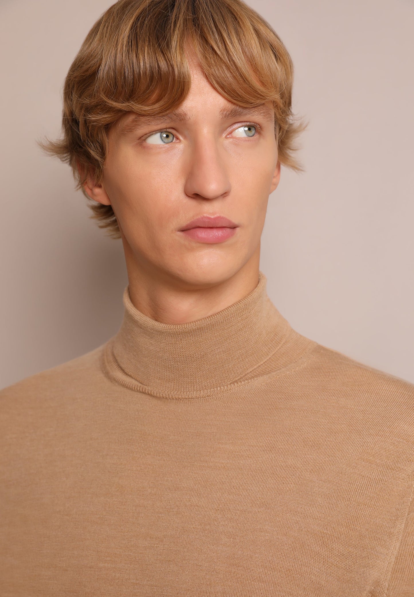 SWEATER GOLA ENROLADA LOGO LÃ