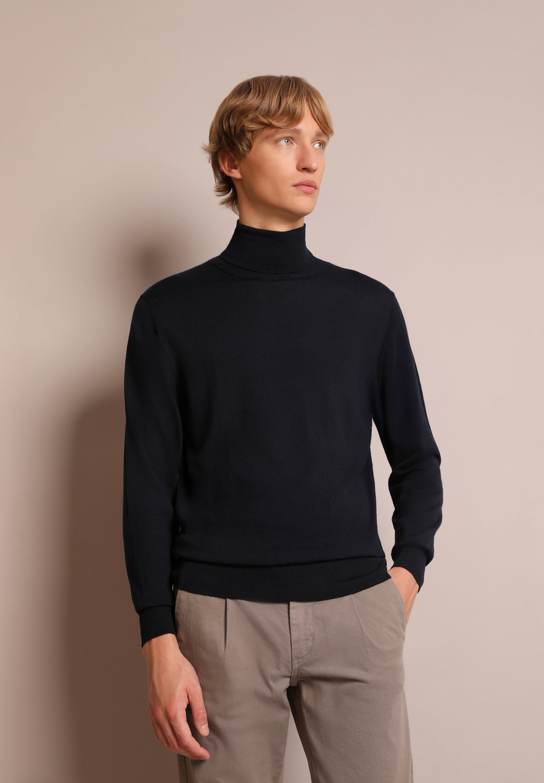 SWEATER GOLA ENROLADA LOGO LÃ